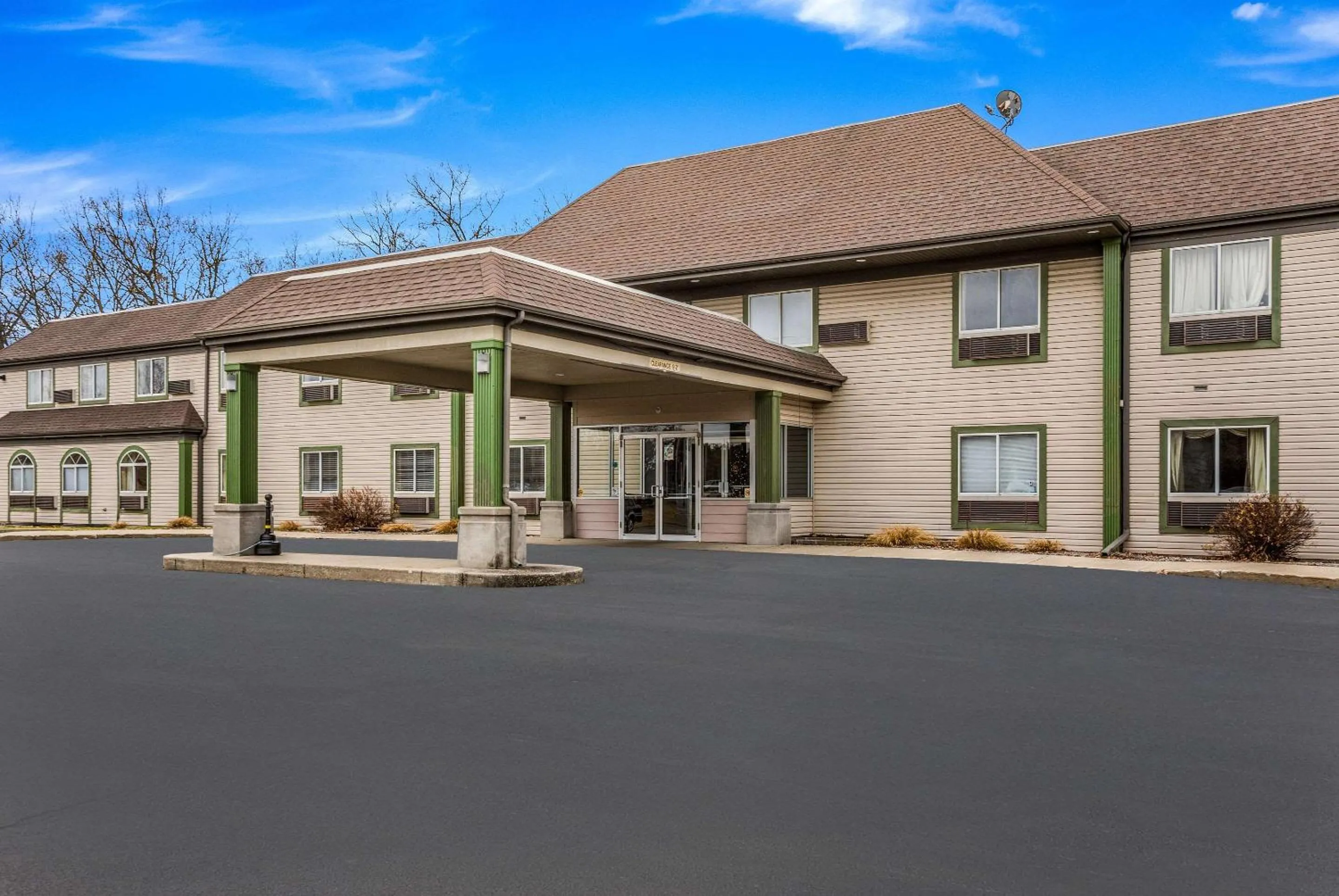 Econo Lodge Whitehall near Michigan's Adventure