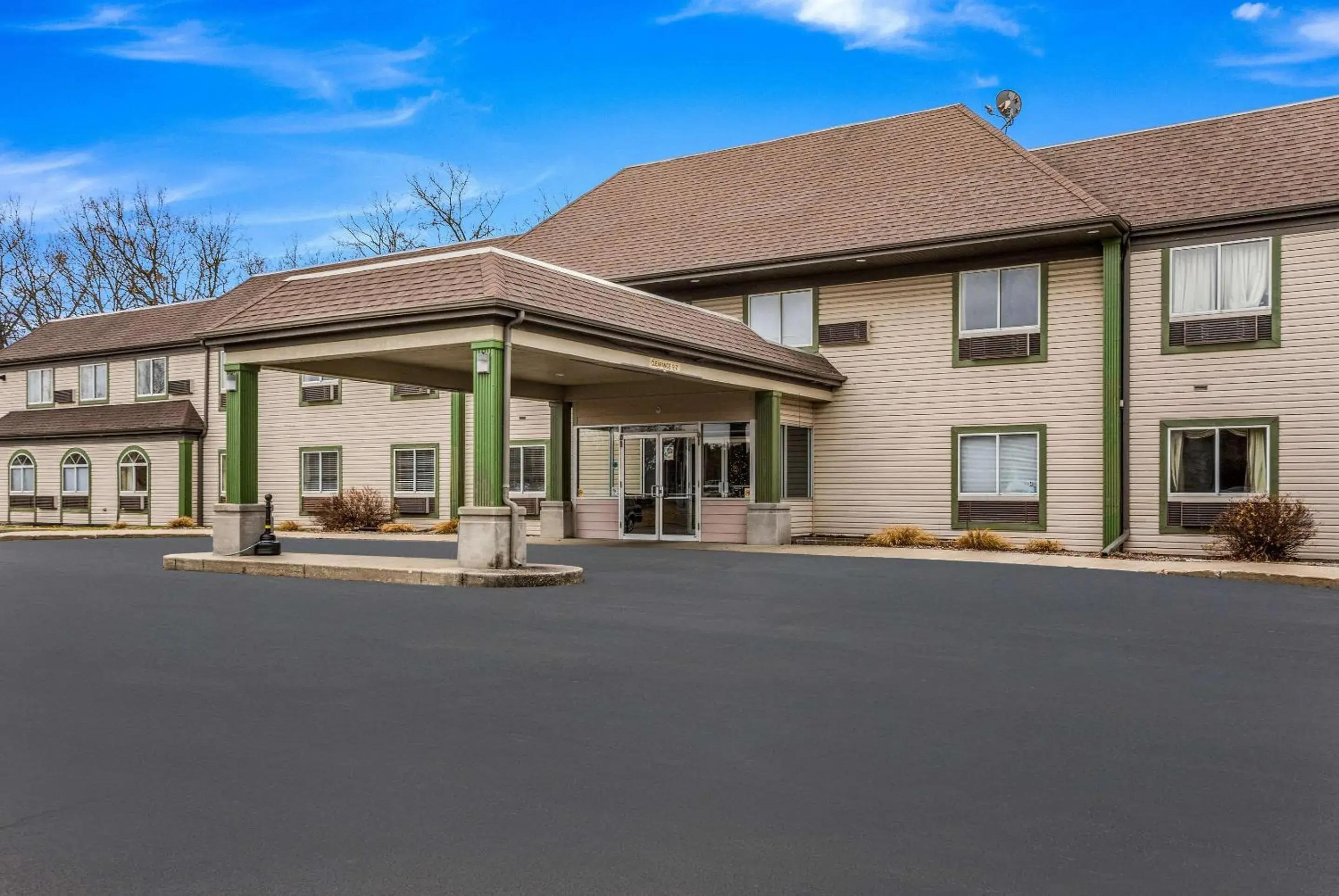 Econo Lodge Whitehall near Michigan's Adventure Econo Lodge Whitehall near Michigan's Adventure