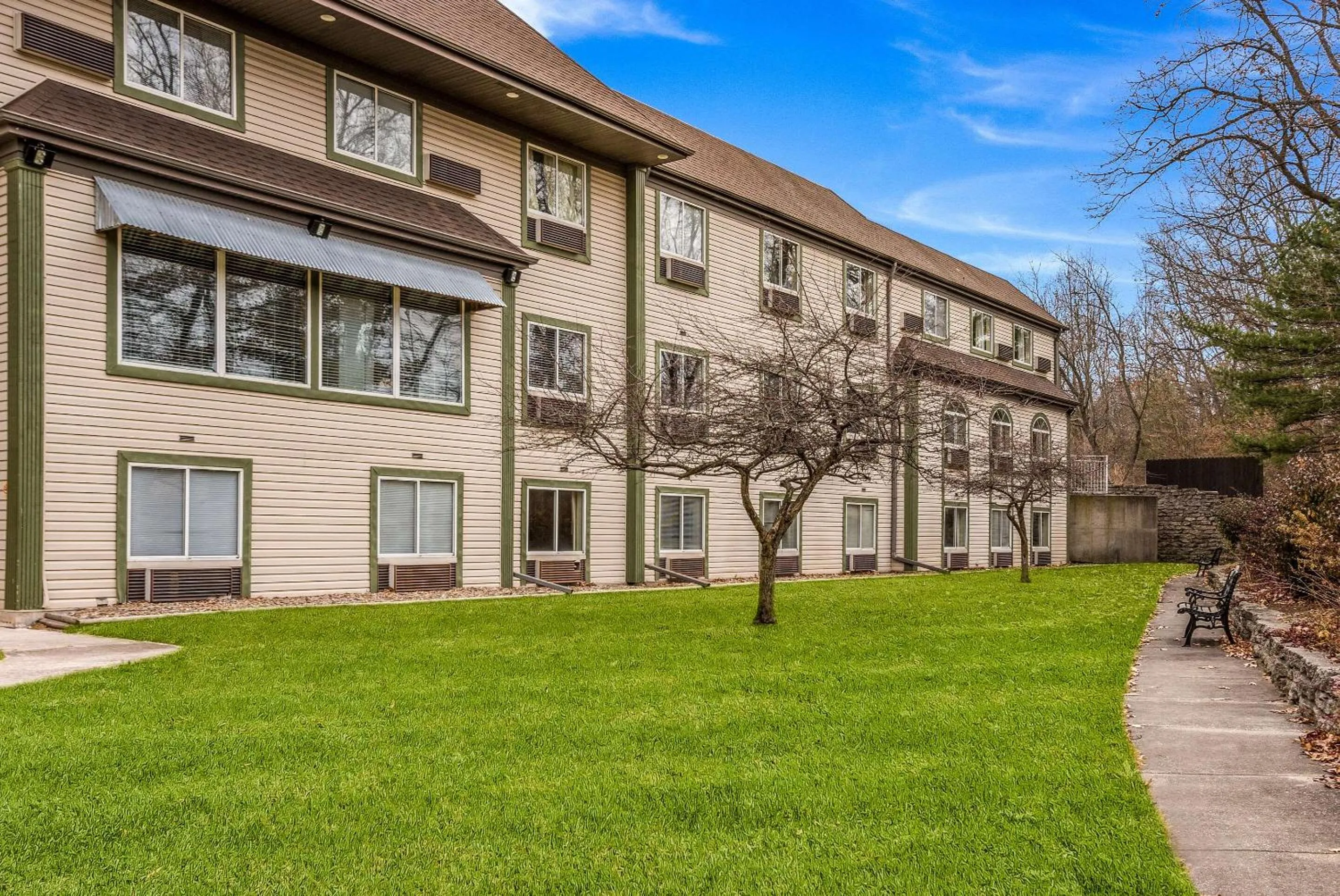 Property building in Econo Lodge Whitehall near Michigan's Adventure