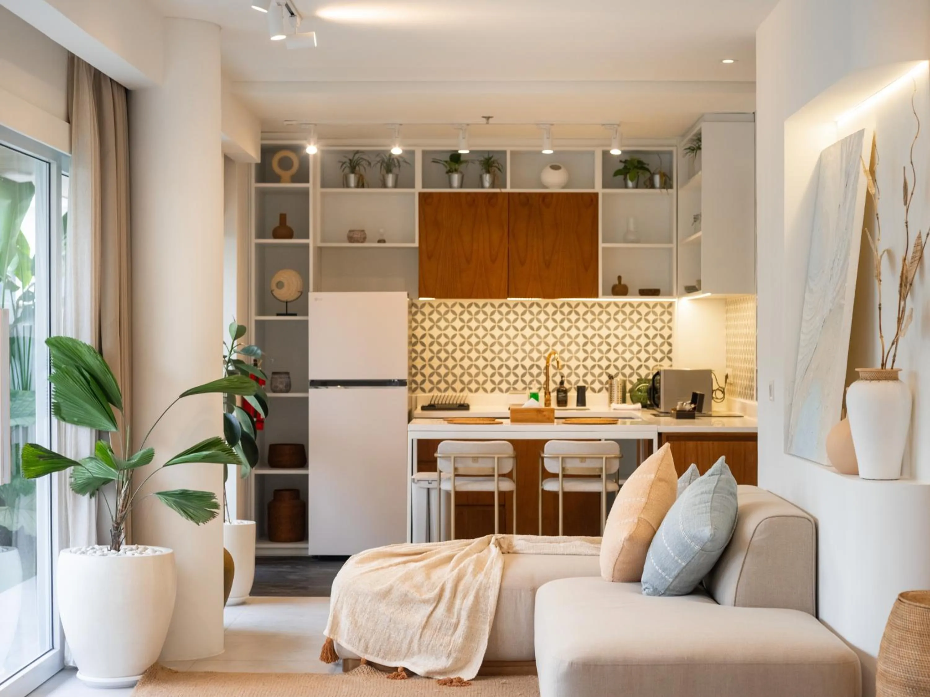 Kitchen or kitchenette in The Cruise Berawa Resort