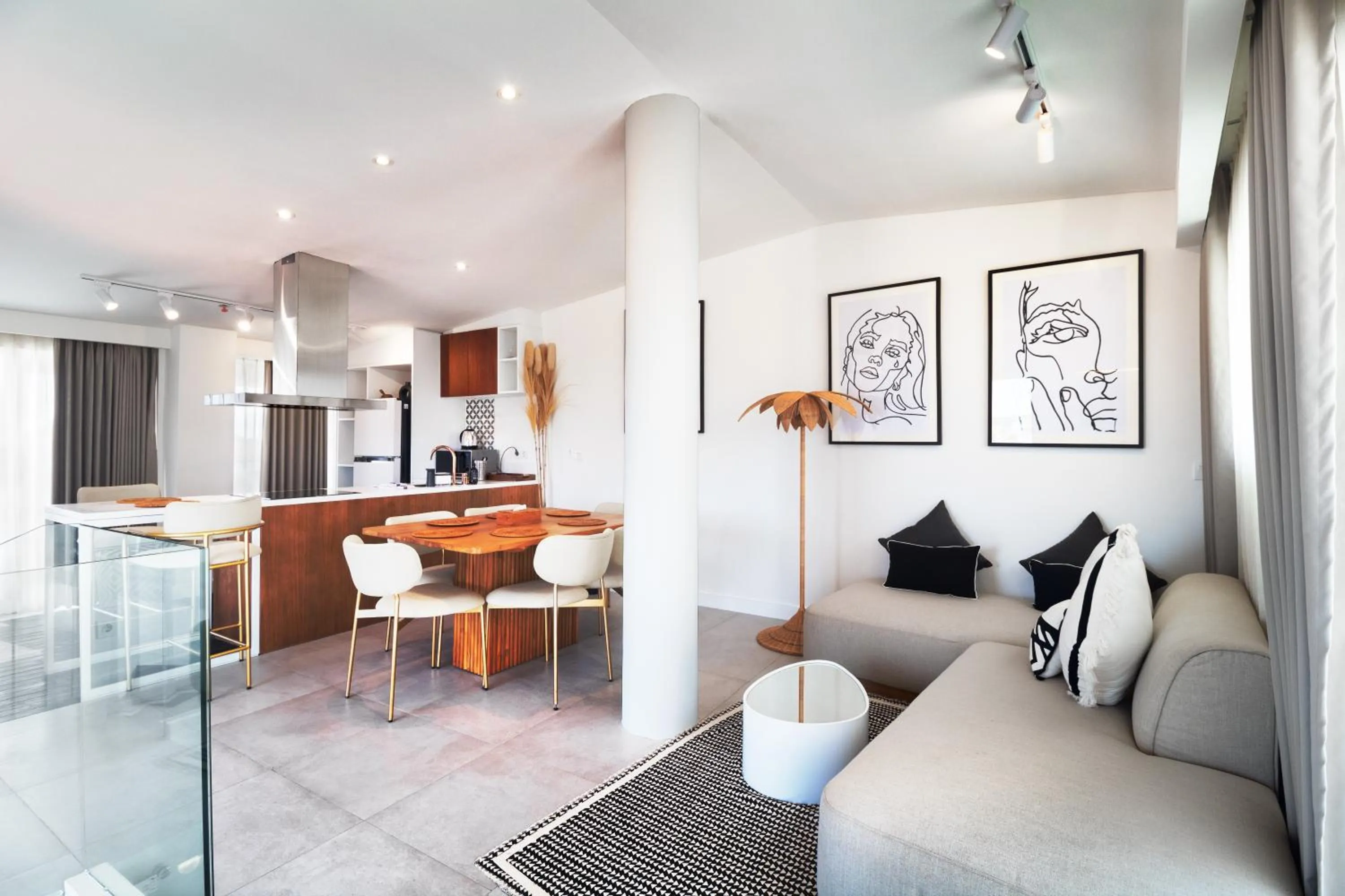 Kitchen or kitchenette in The Cruise Berawa Resort