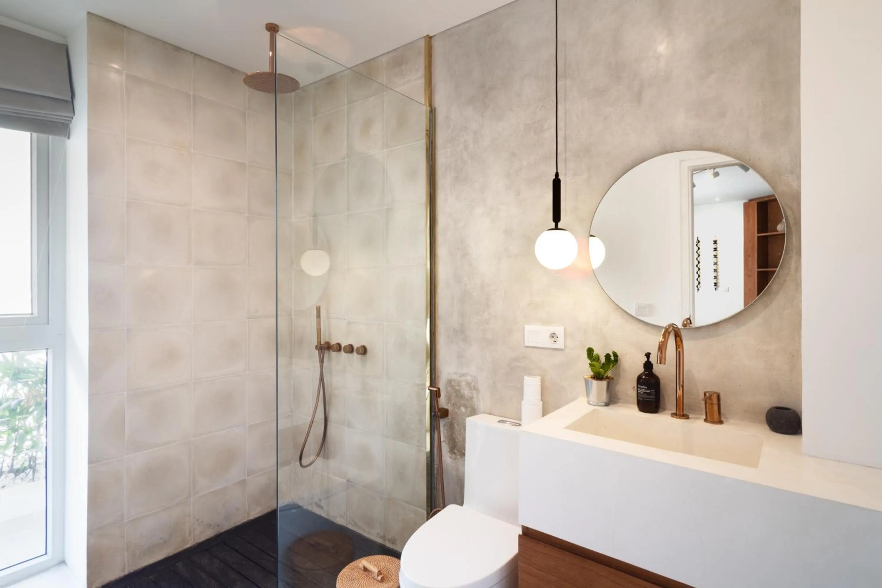 Shower in The Cruise Berawa Resort