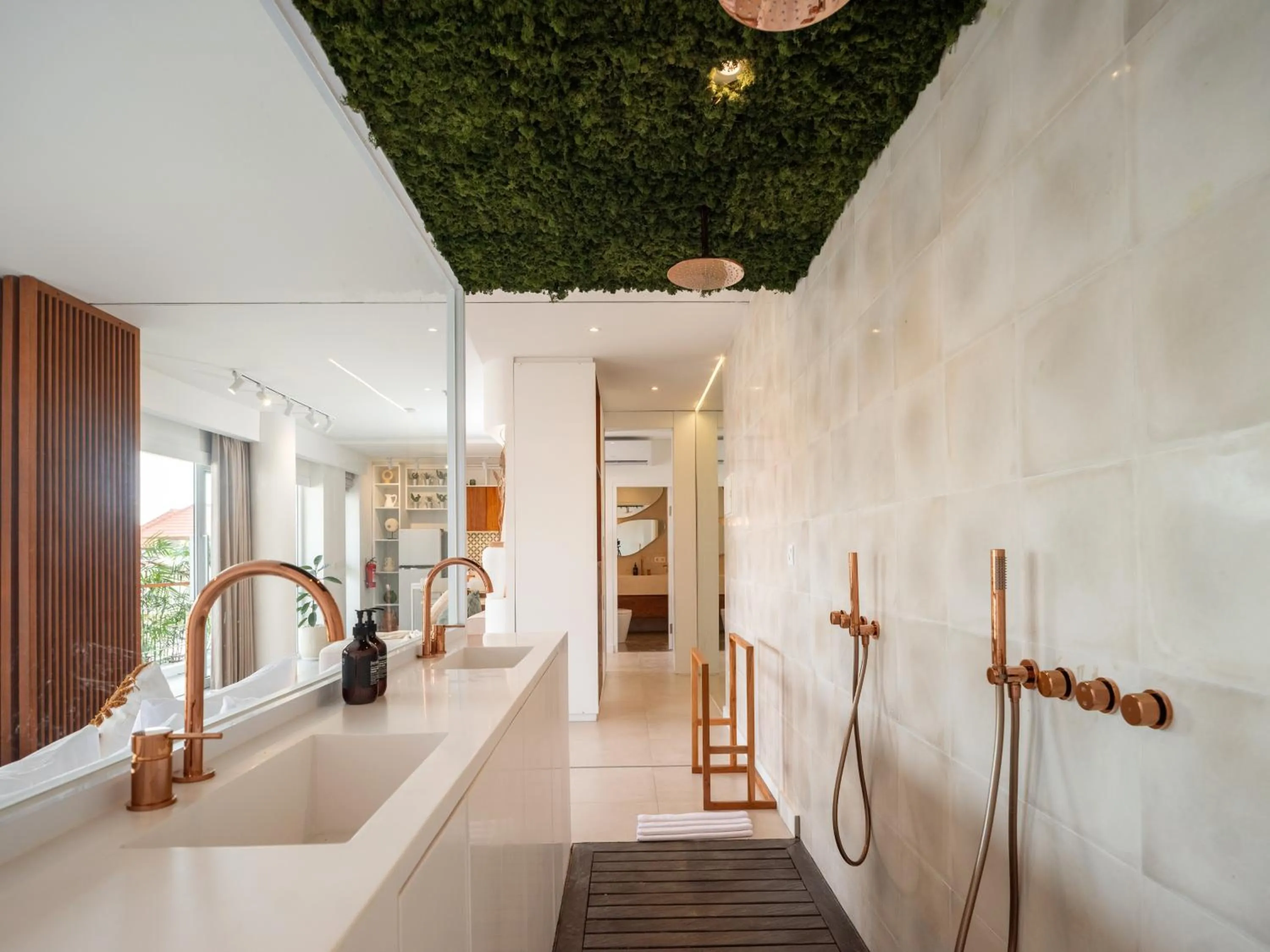 Bathroom in The Cruise Berawa Resort