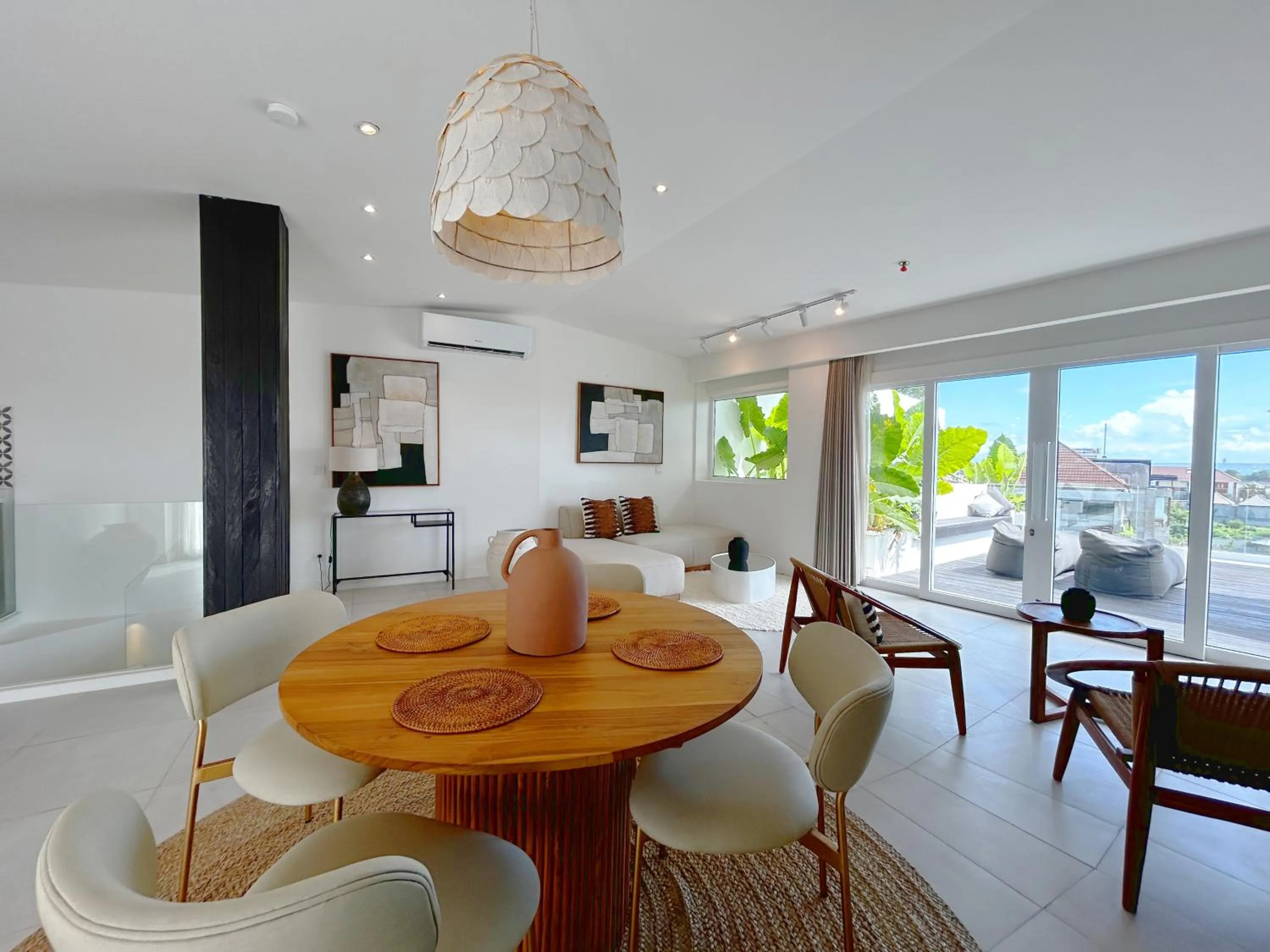 Dining area in The Cruise Berawa Resort