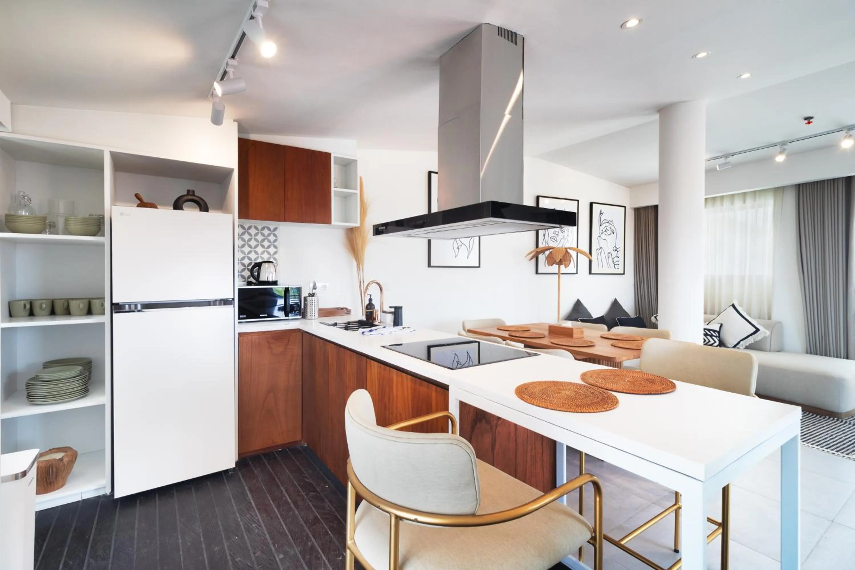 Kitchen or kitchenette in The Cruise Berawa Resort