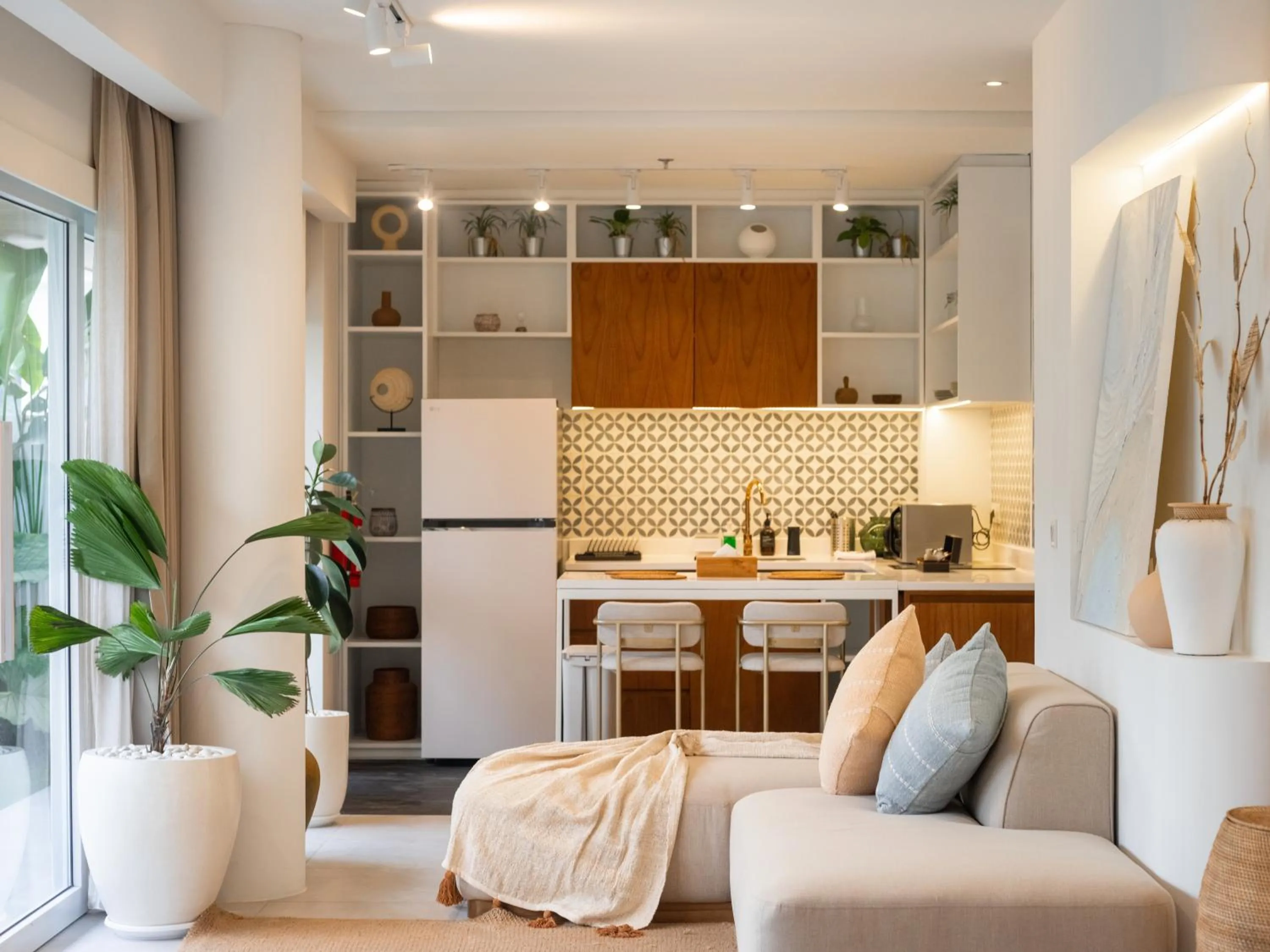 Kitchen or kitchenette in The Cruise Berawa Resort