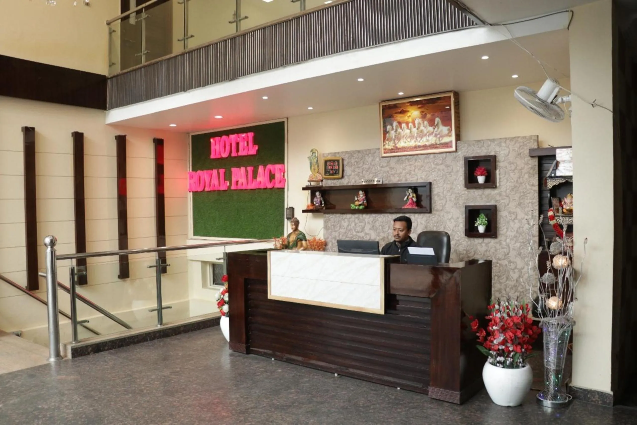 TV and multimedia in Hotel Royal Palace