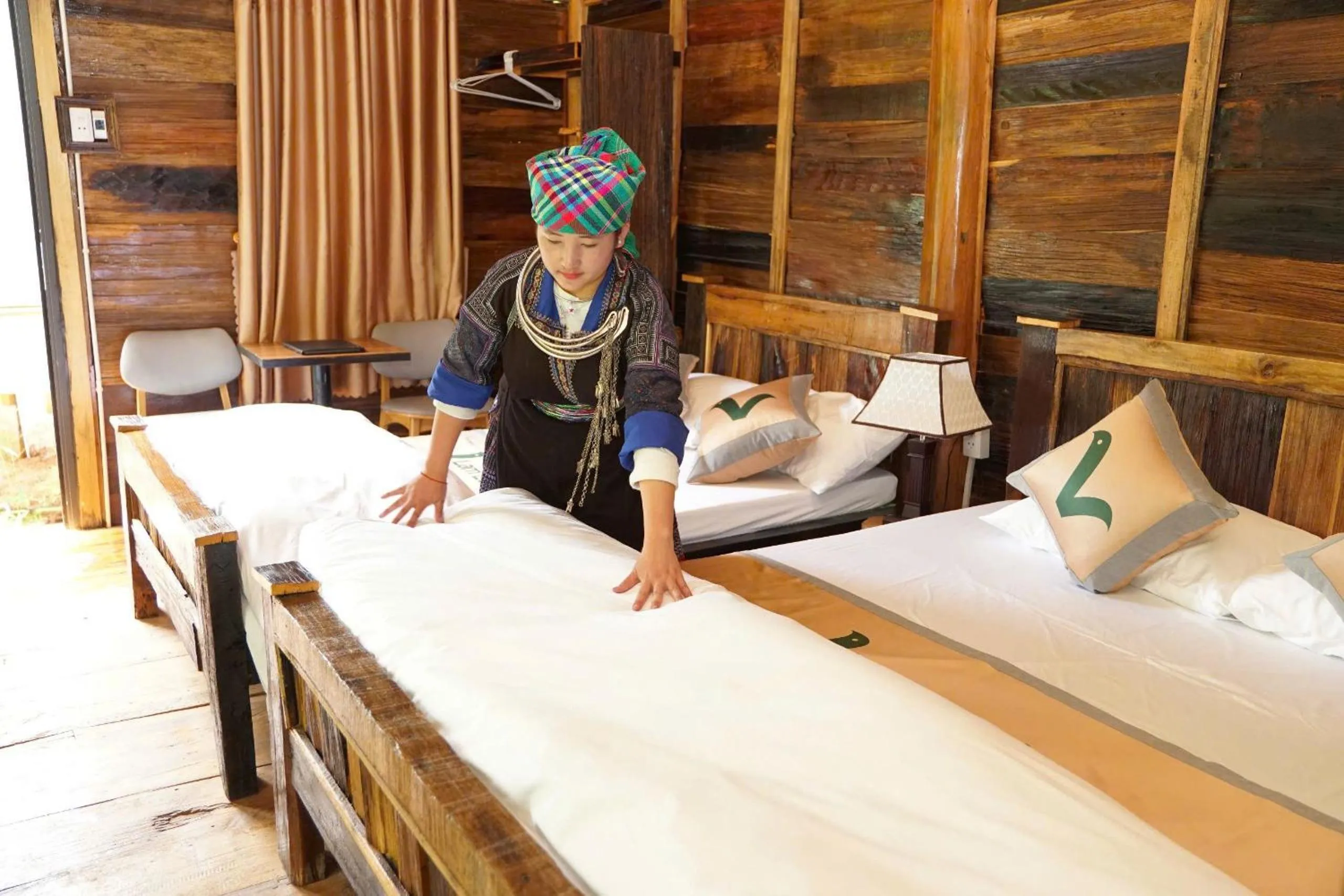 Staff, Bed in Lam Ecolodge Mu Cang Chai