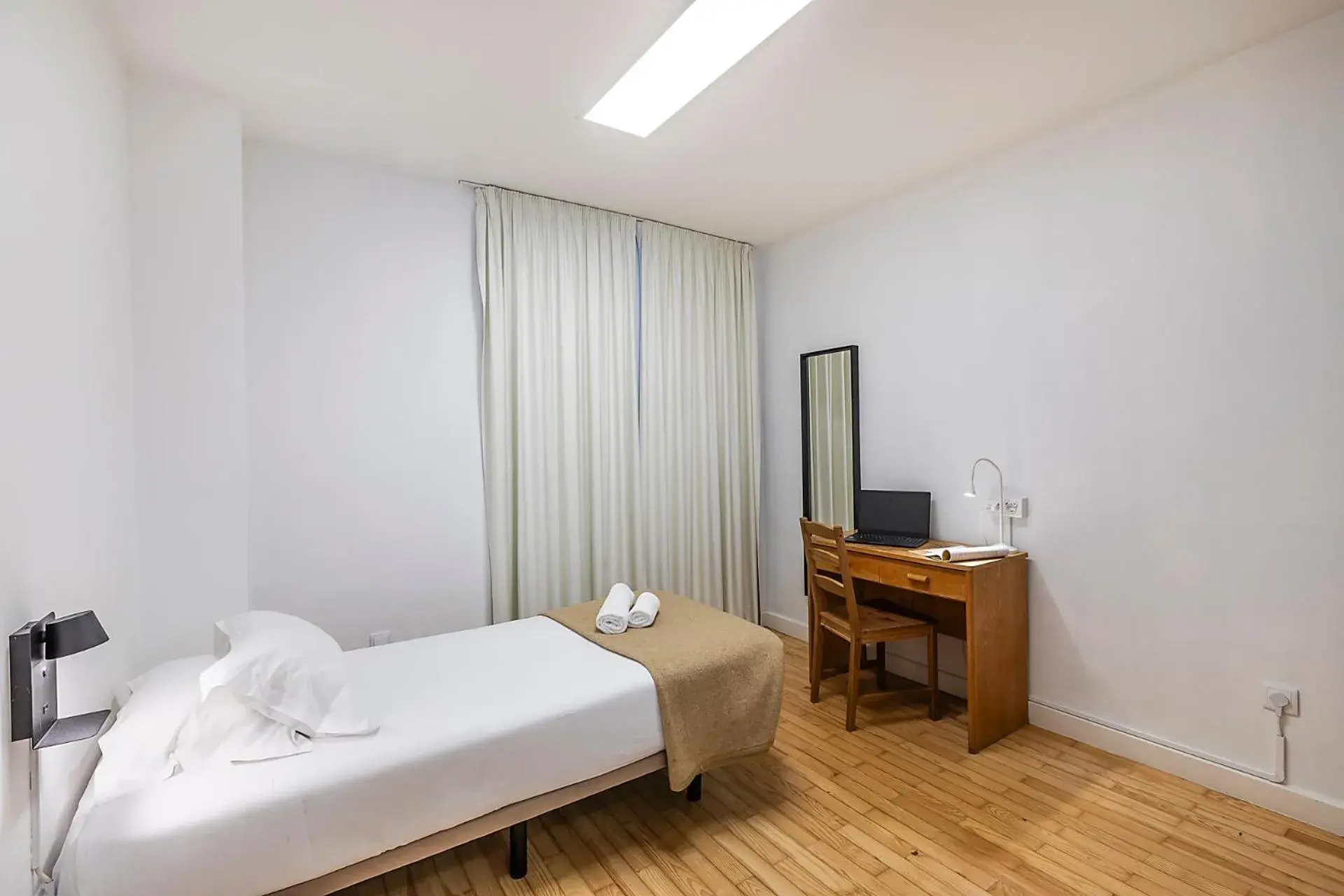 Single Room with Private Bathroom in HI Coimbra - Pousada de Juventude Single Room with Private Bathroom in HI Coimbra - Pousada de Juventude