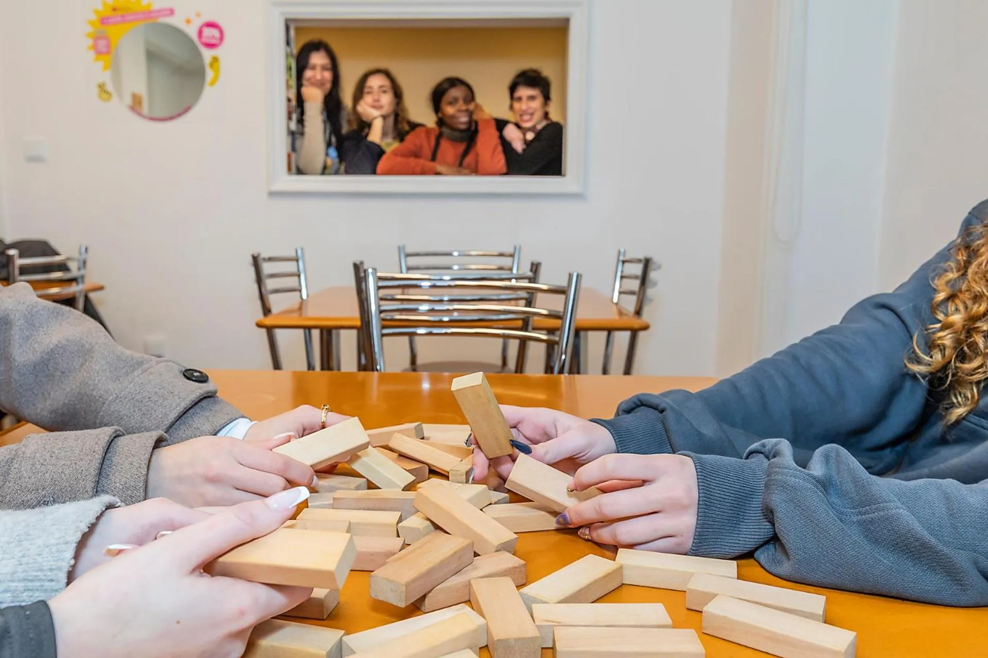 Communal lounge/ TV room in HI Coimbra - Pousada de Juventude