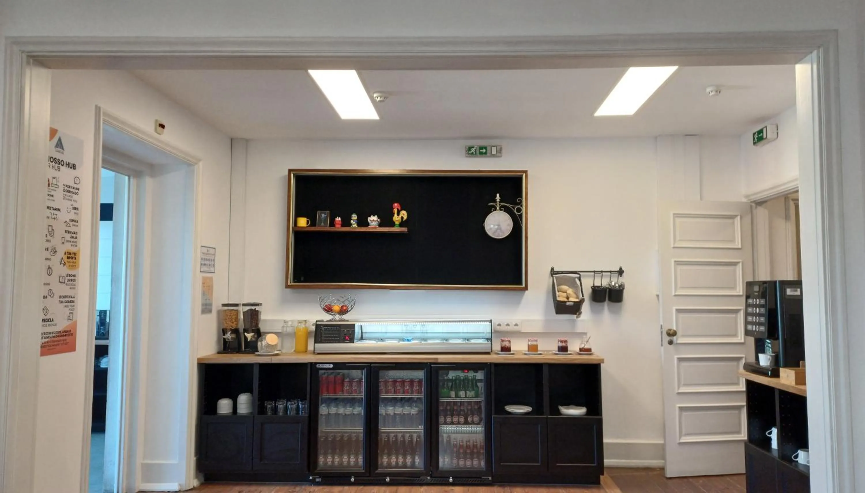 Lounge or bar in HI Coimbra - Pousada de Juventude