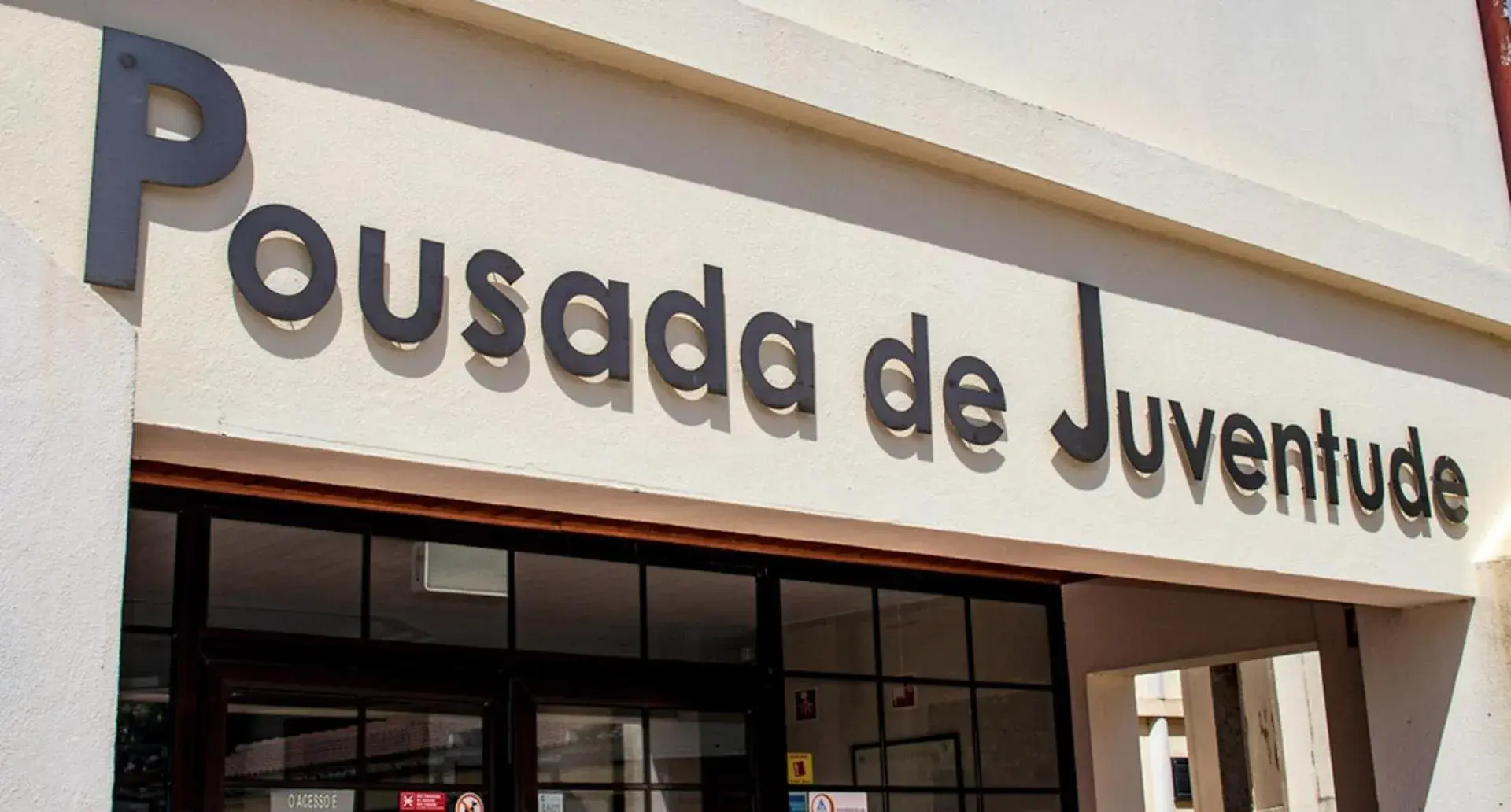 Facade/entrance in HI Almada - Pousada de Juventude Facade/entrance in HI Almada - Pousada de Juventude