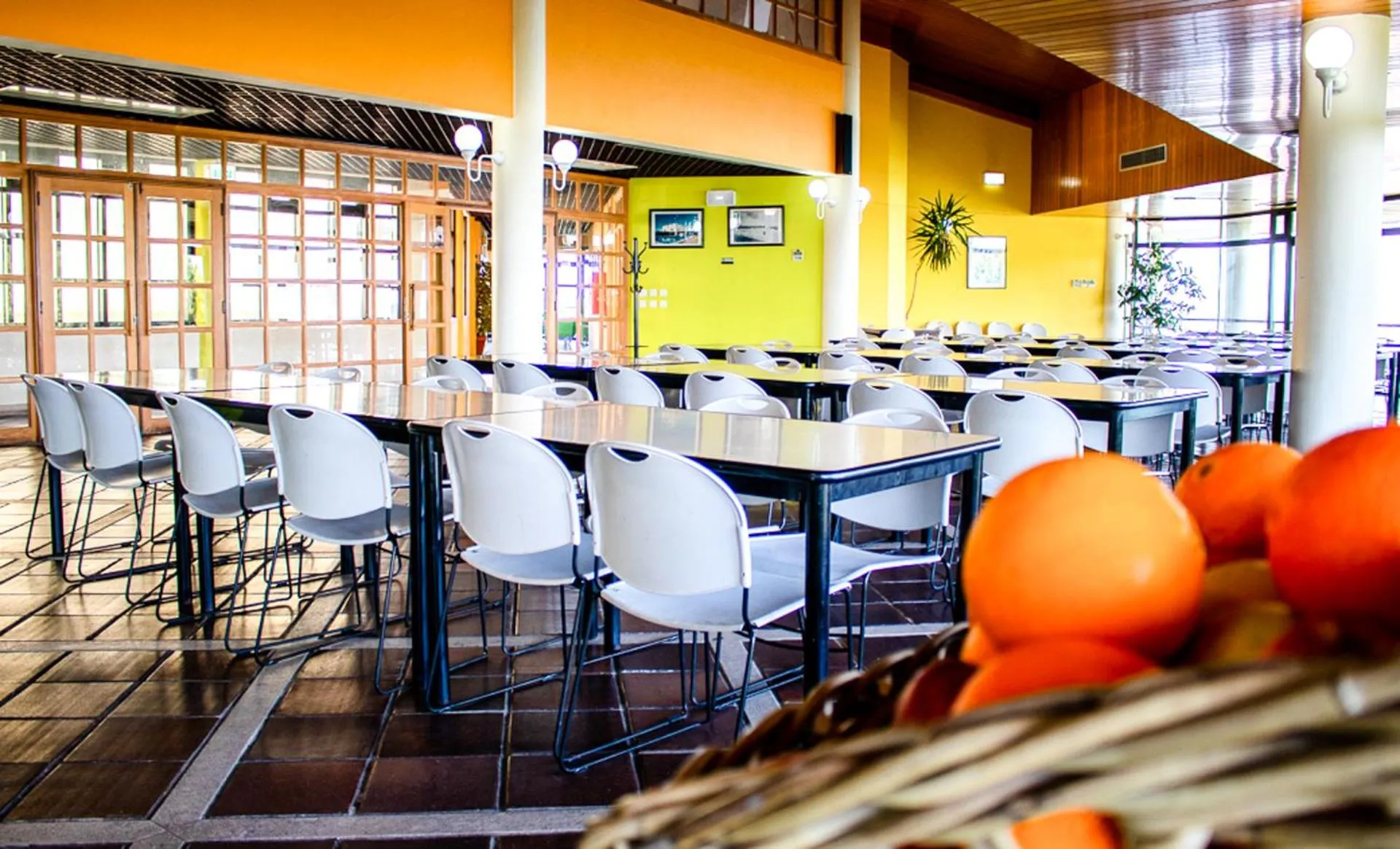 Restaurant/places to eat in HI Almada - Pousada de Juventude