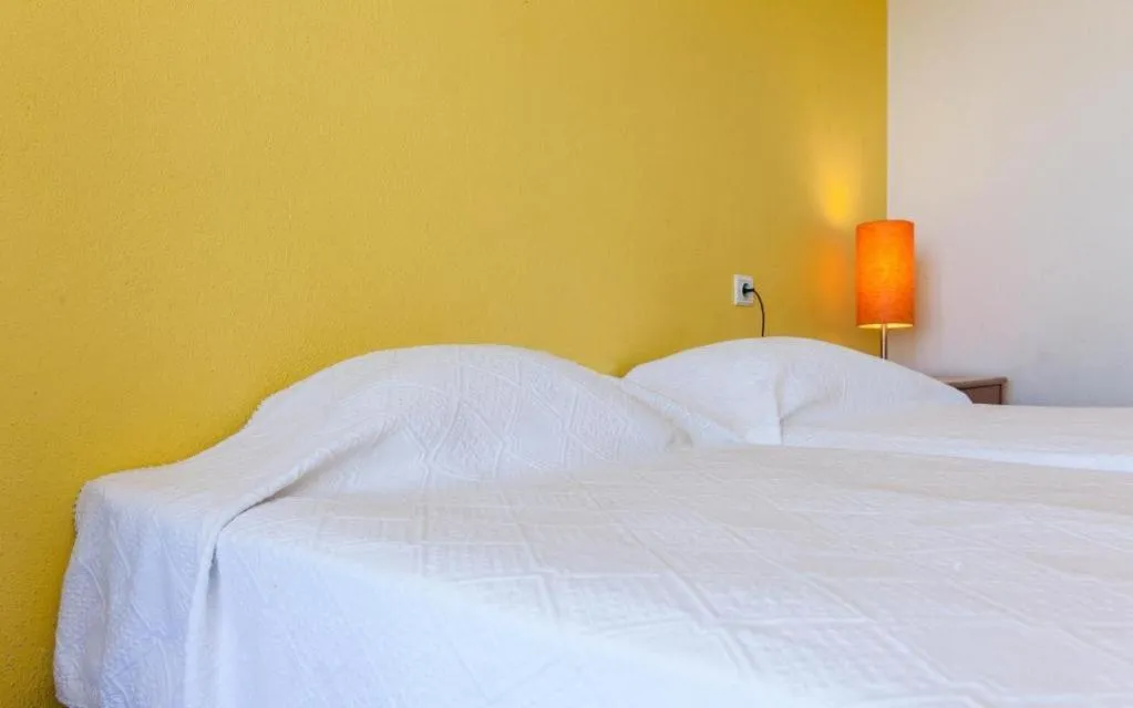 Bed in HI Almada - Pousada de Juventude