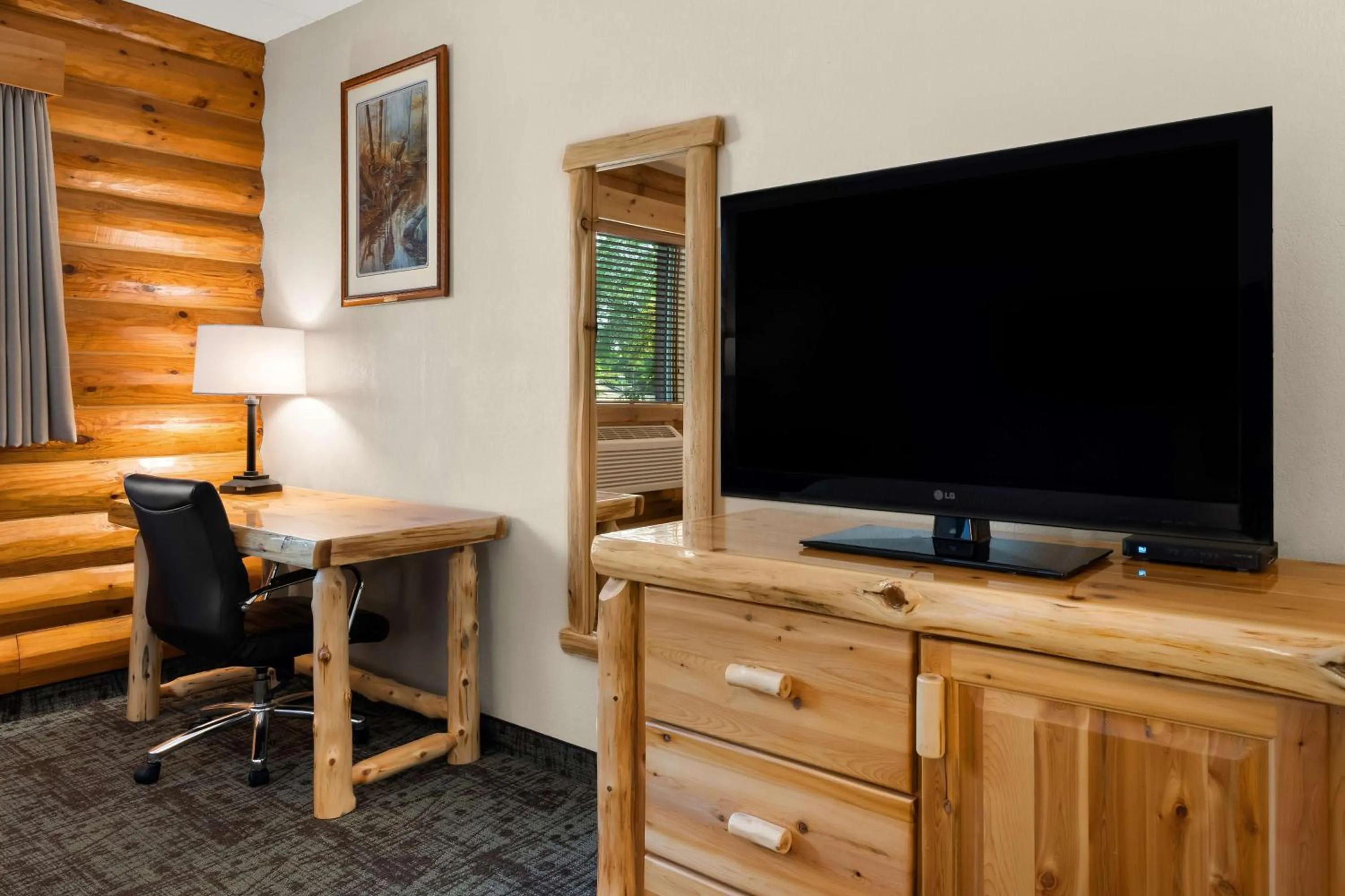 Bedroom in Best Western Northwoods Lodge