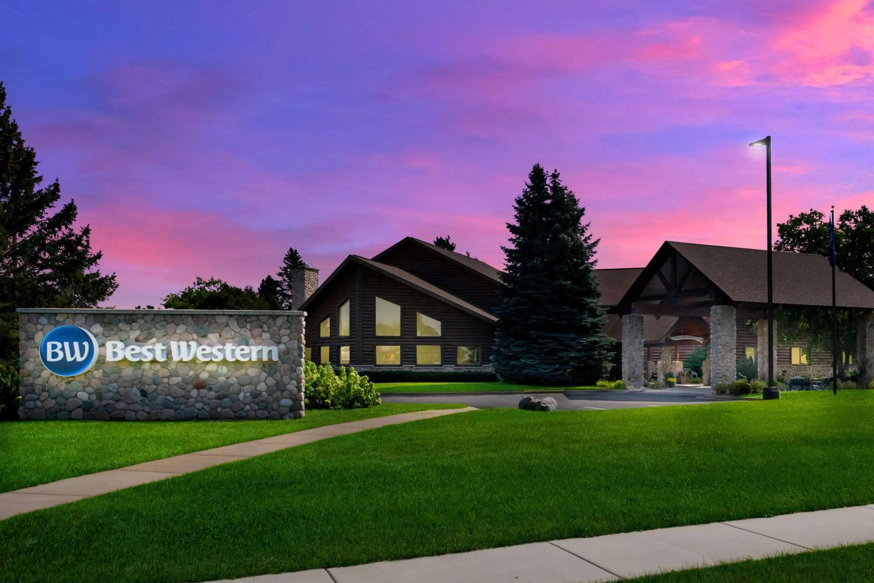 Property building in Best Western Northwoods Lodge