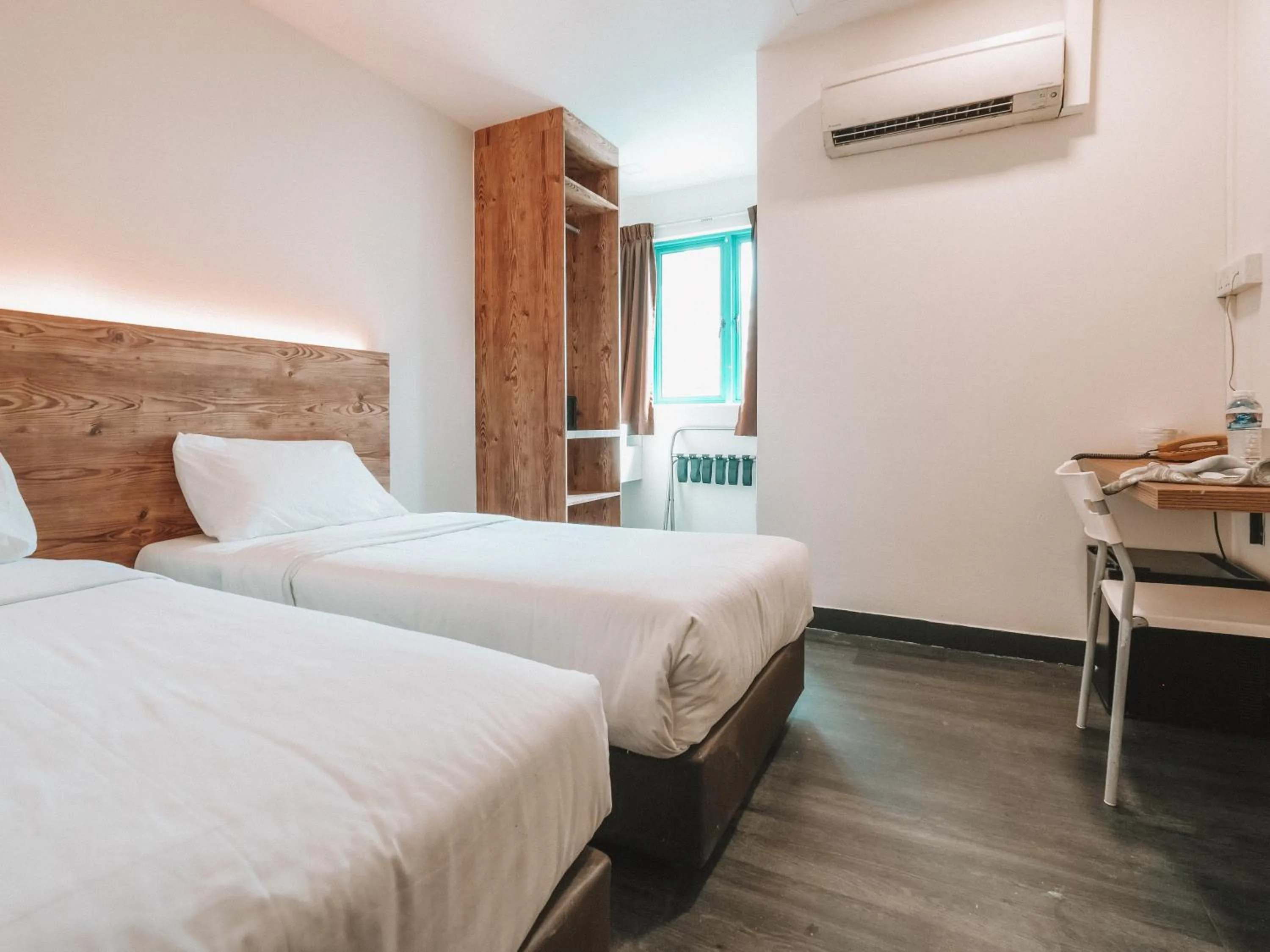 Bed in A Hotel Desker