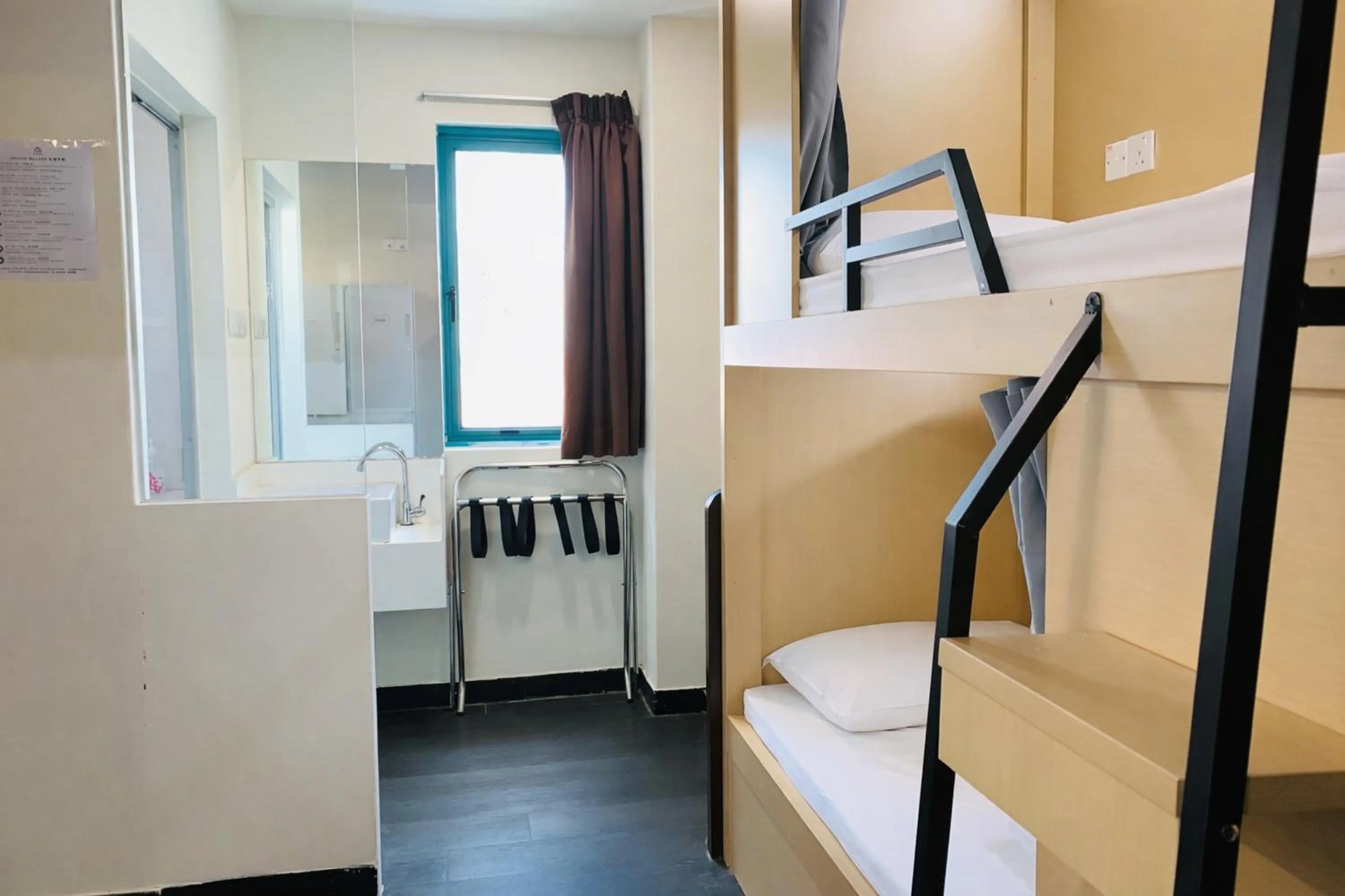 Bedroom in A Hotel Desker