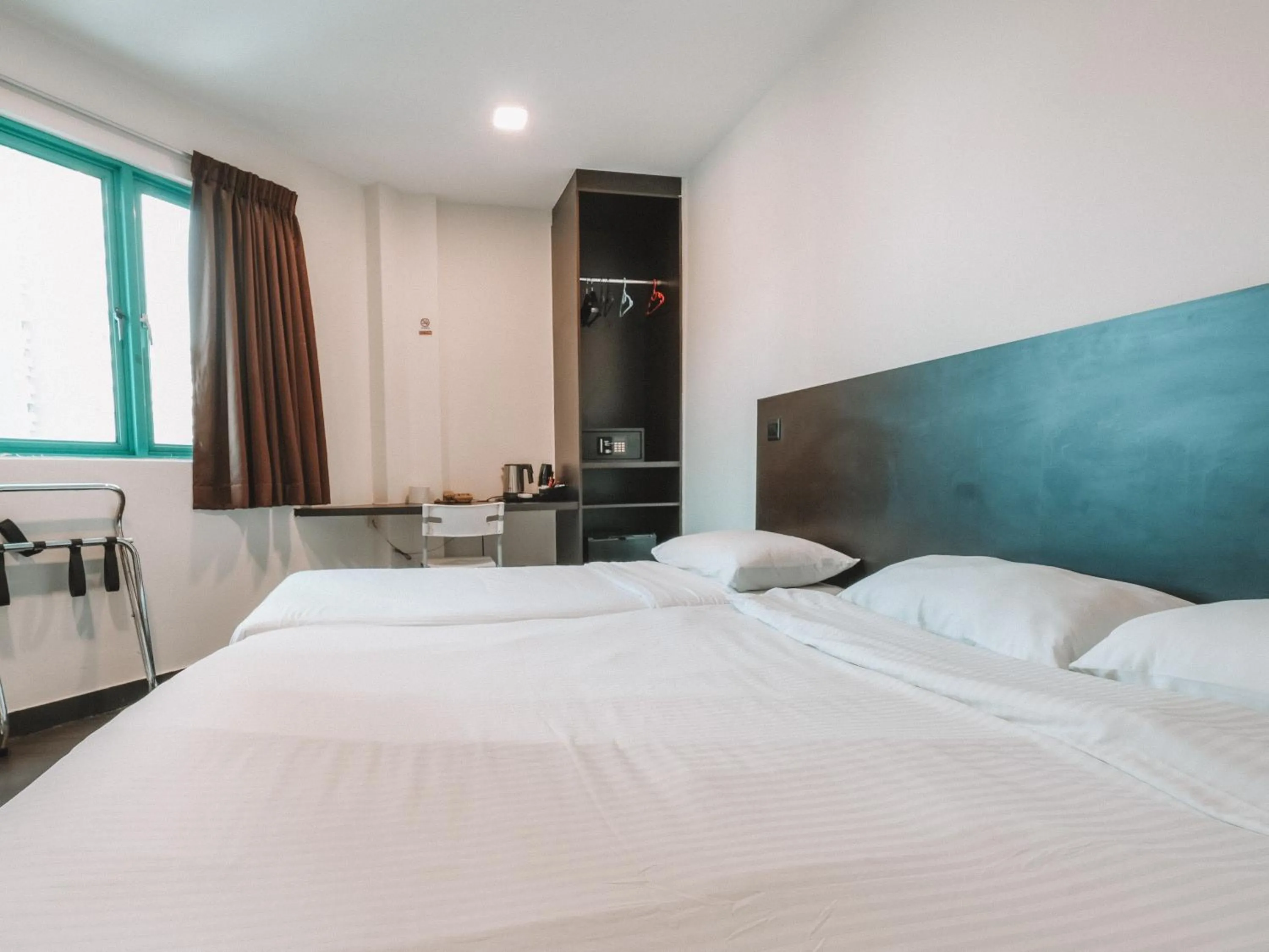 Bed in A Hotel Desker