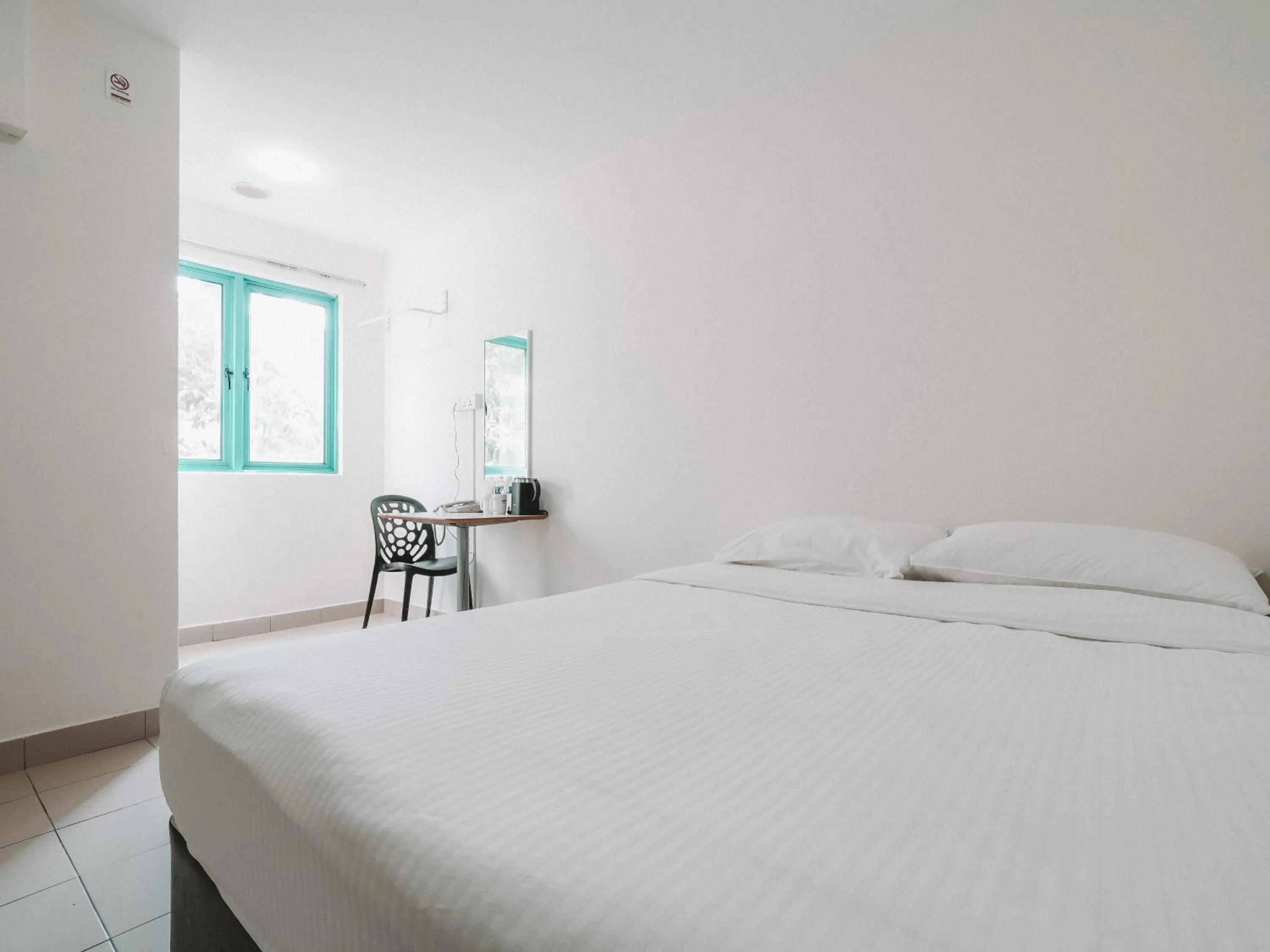 Bed in A Hotel Desker