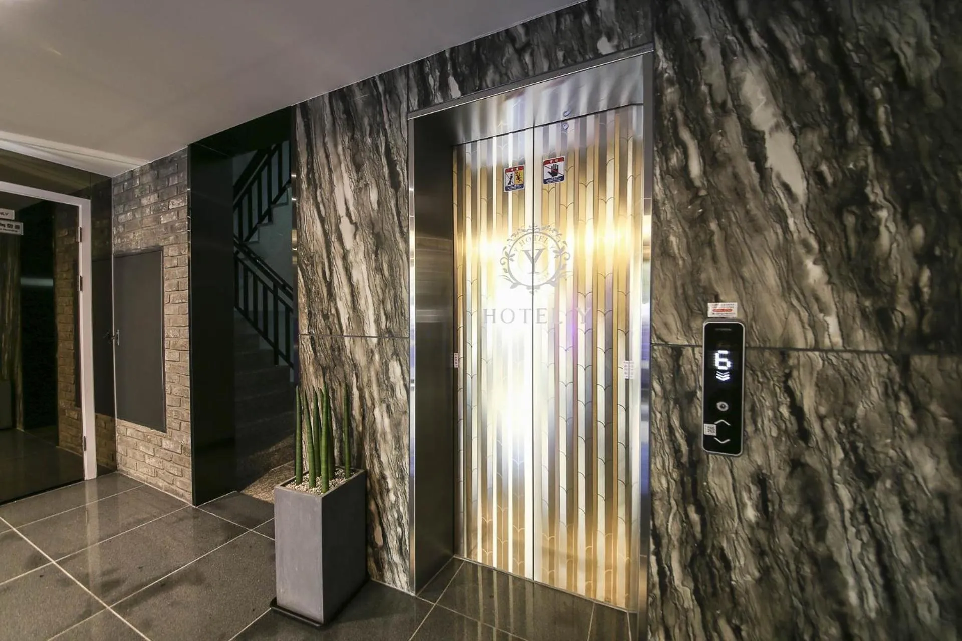 elevator in Eunpyeong Y Hotel