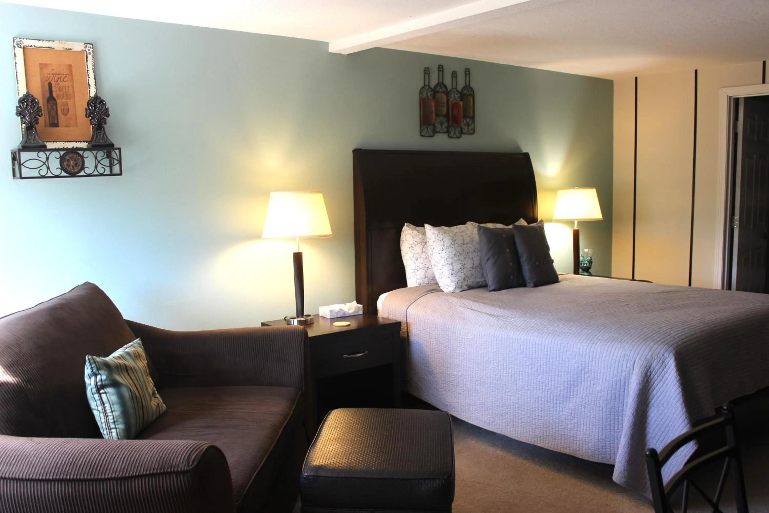 Bed in Sweetgrass Inn Bed & Breakfast