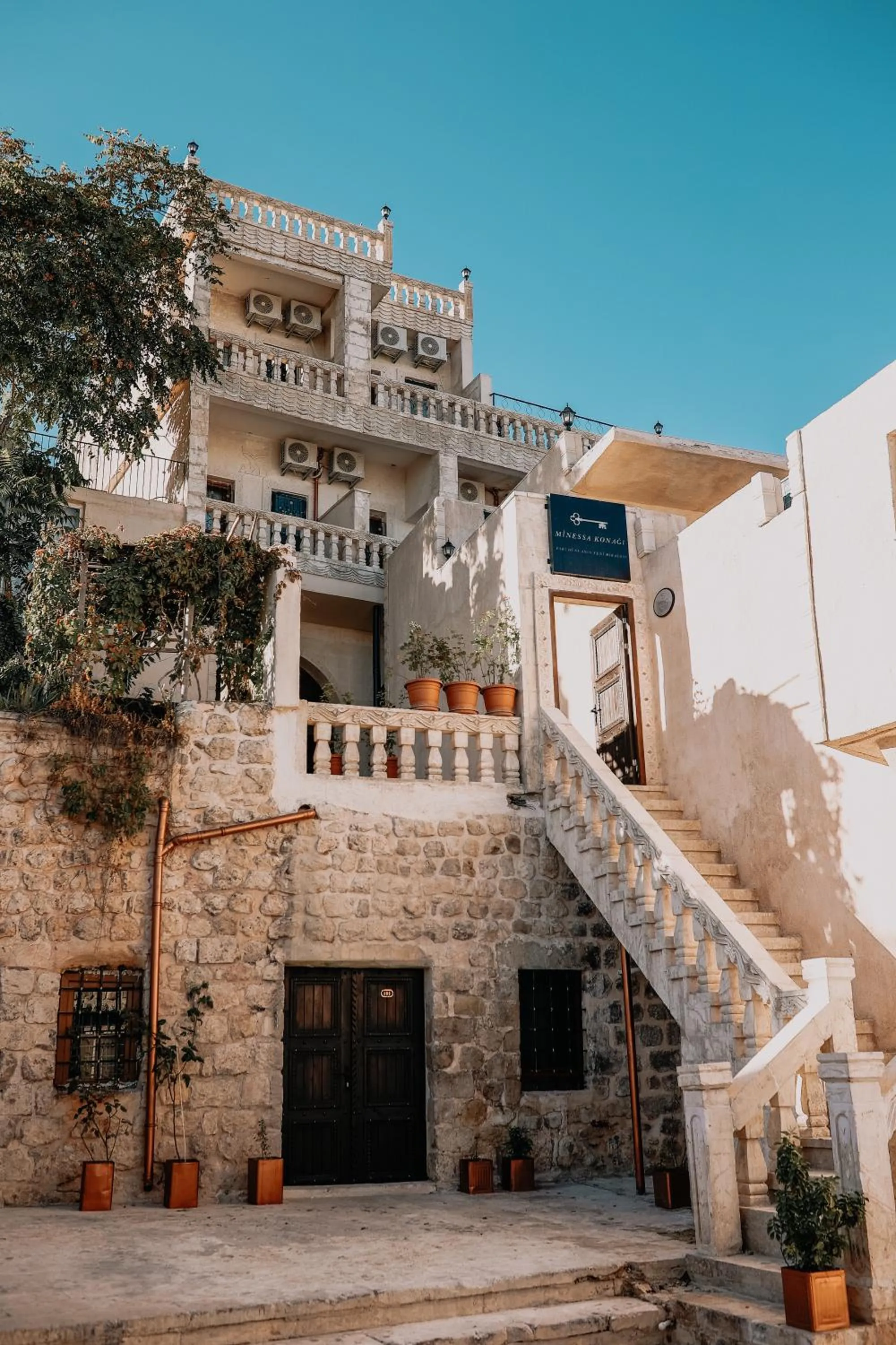 Facade/entrance in Minessa Konağı