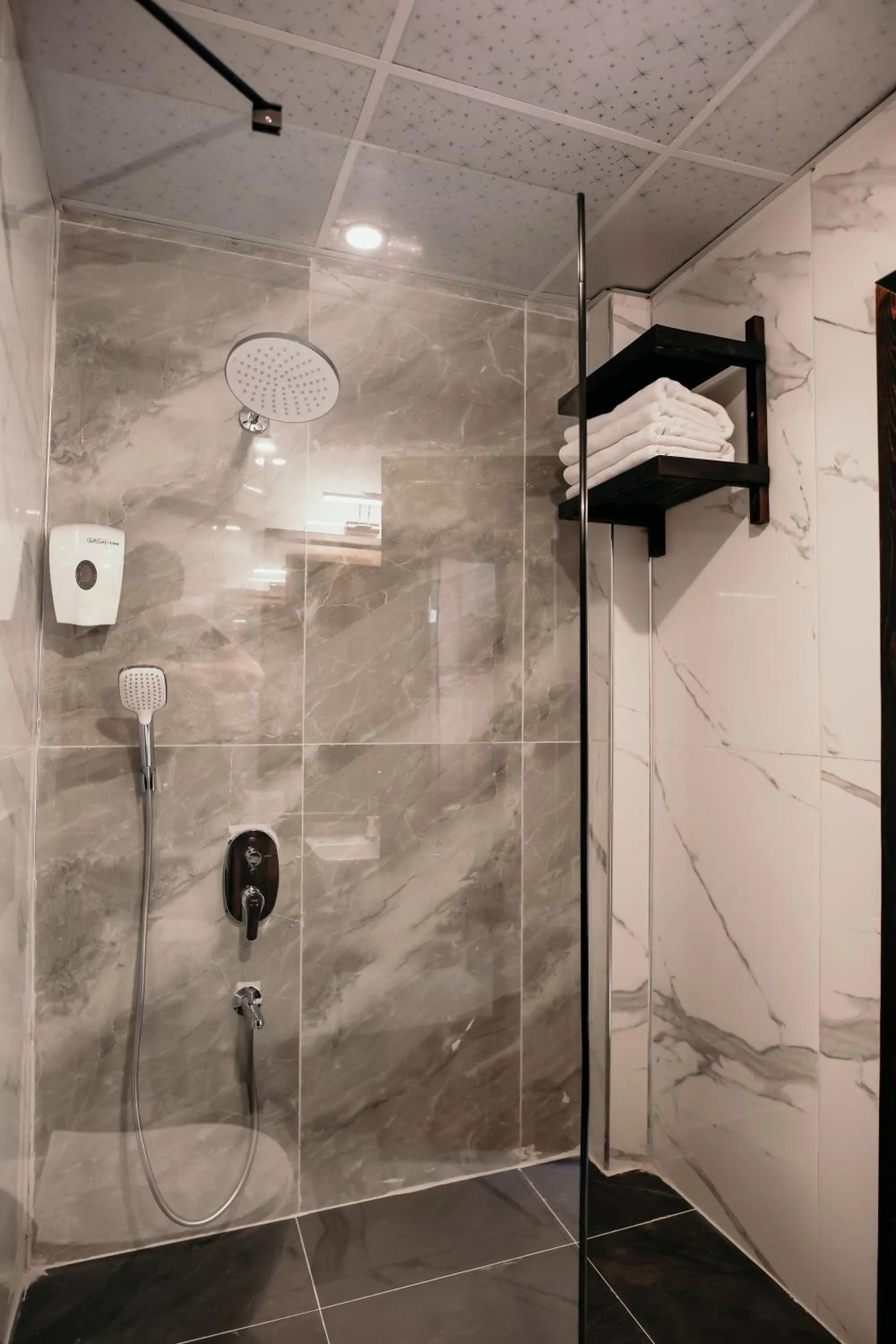 Shower in Minessa Konağı