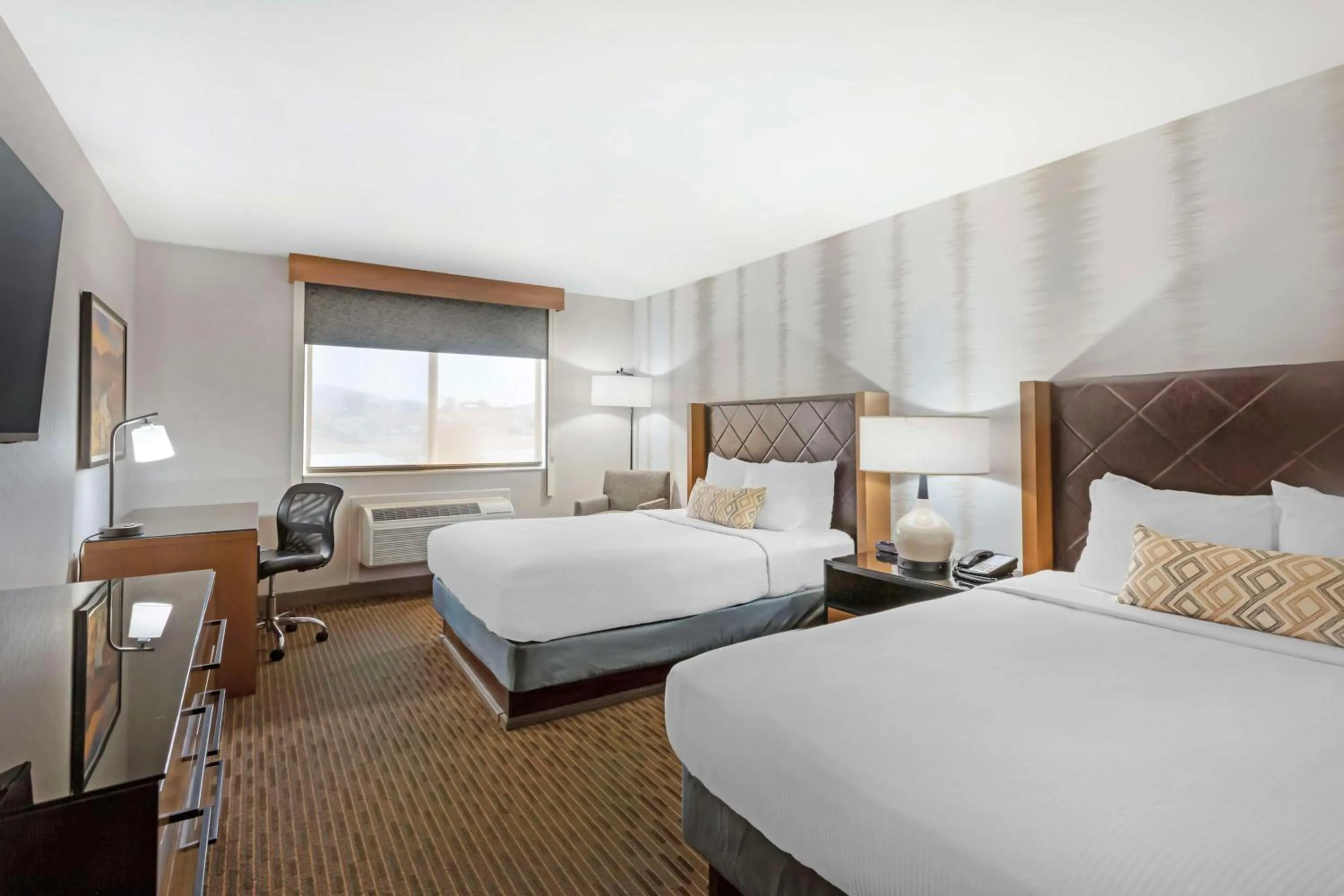 Bedroom, Bed in Best Western Holiday Hills