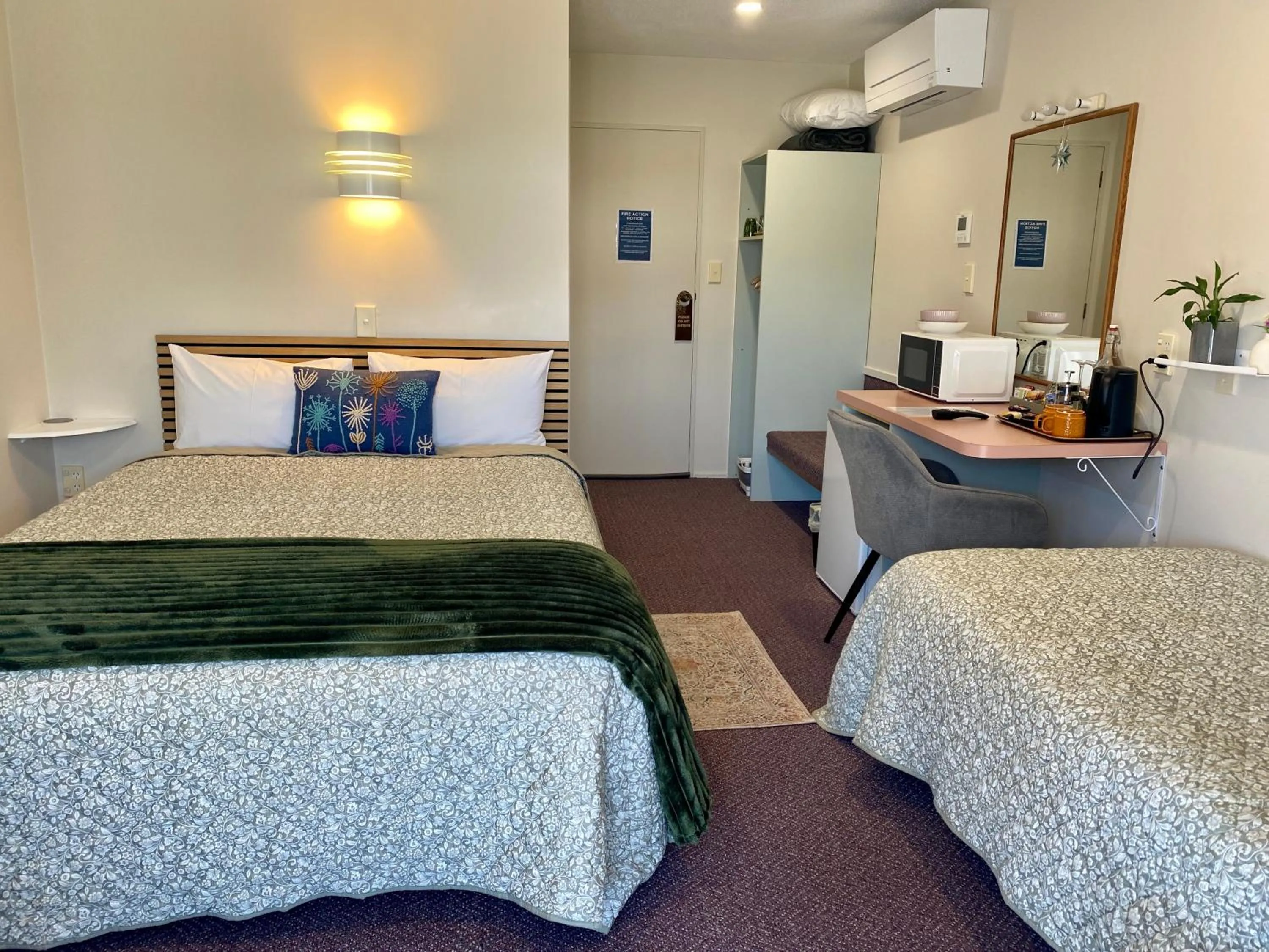 Bed in Heritage Park Lodge