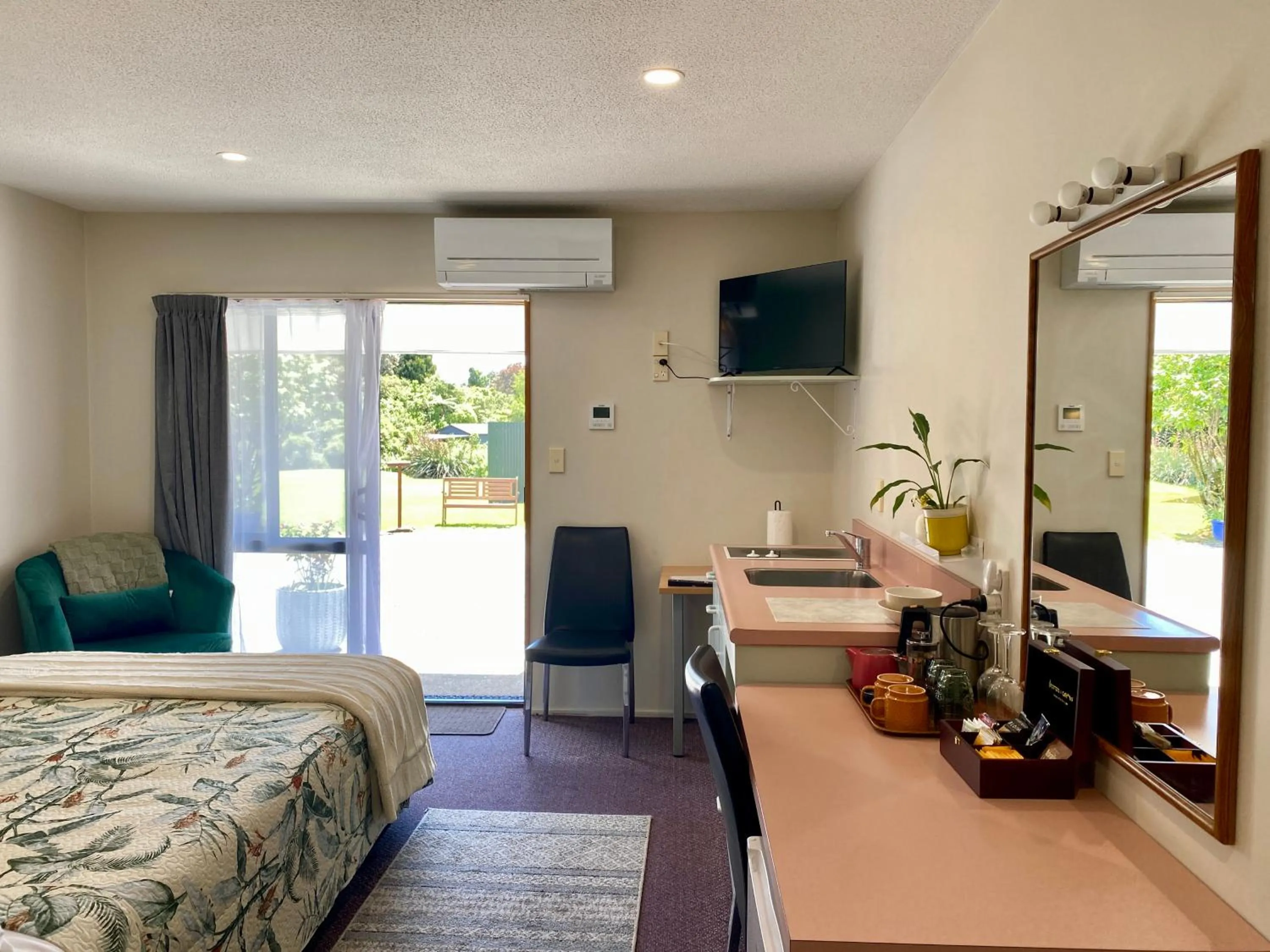 Bed in Heritage Park Lodge