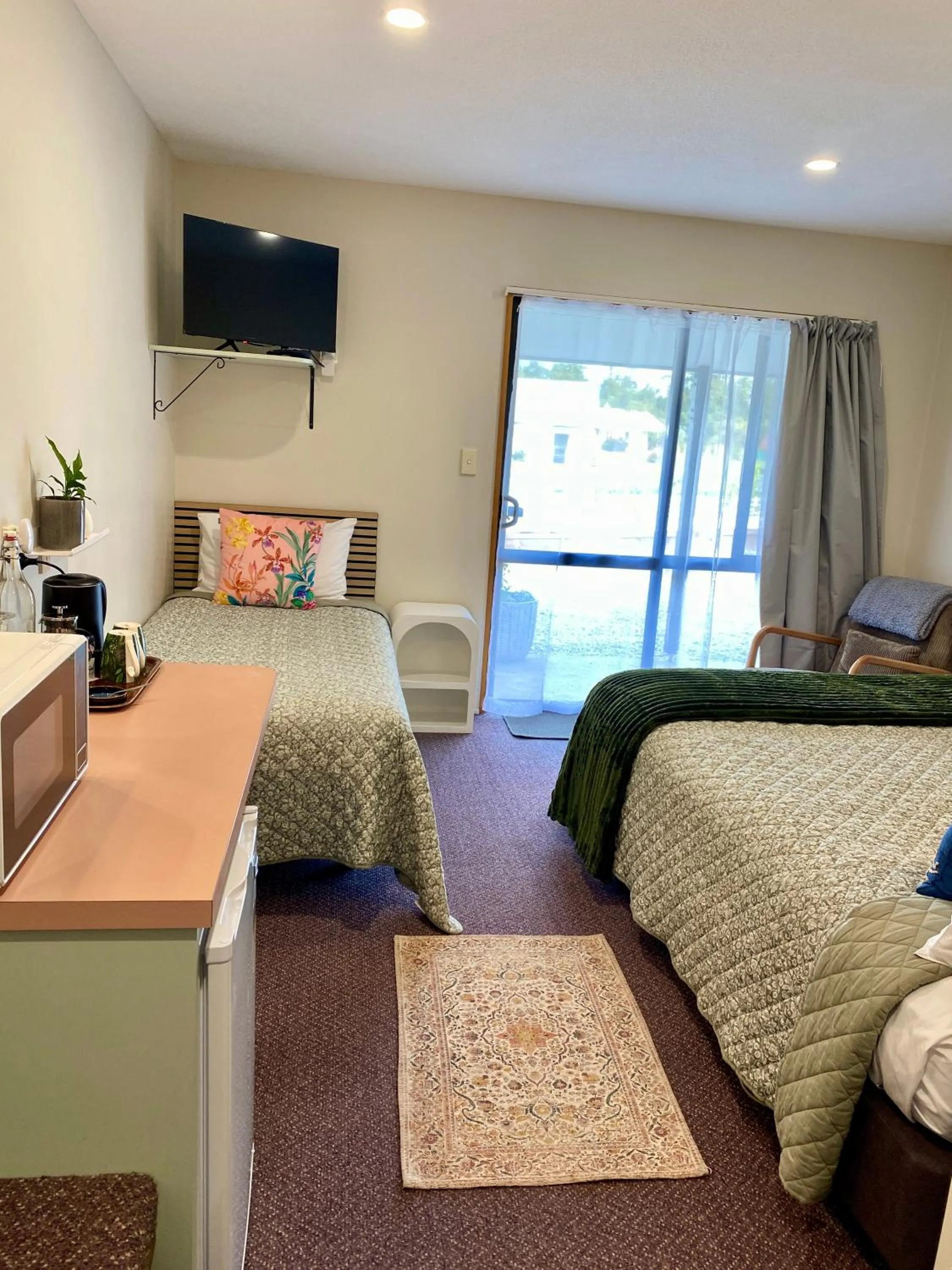 Bed in Heritage Park Lodge