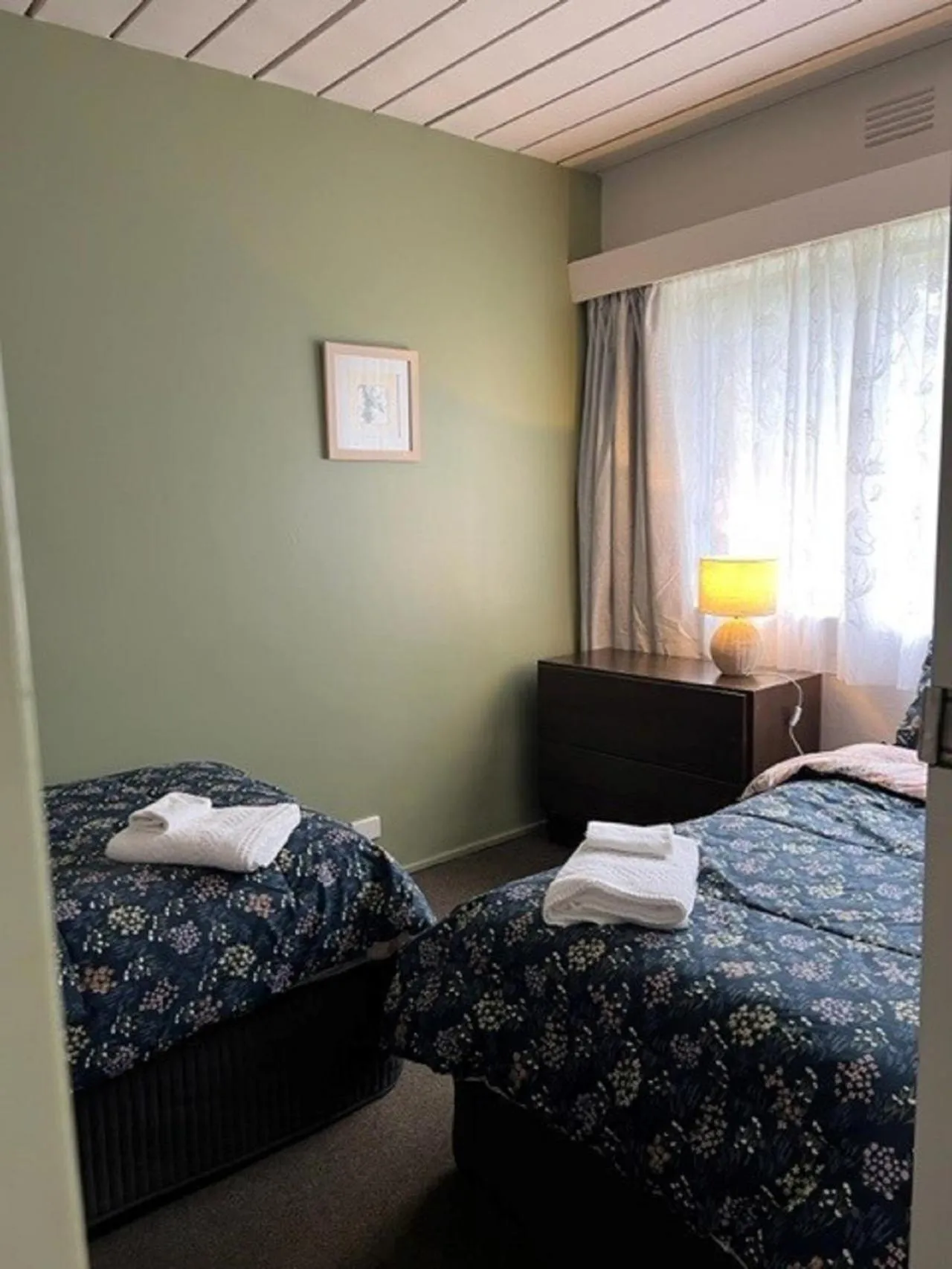 Bedroom, Bed in Riverbank Park MOTEL