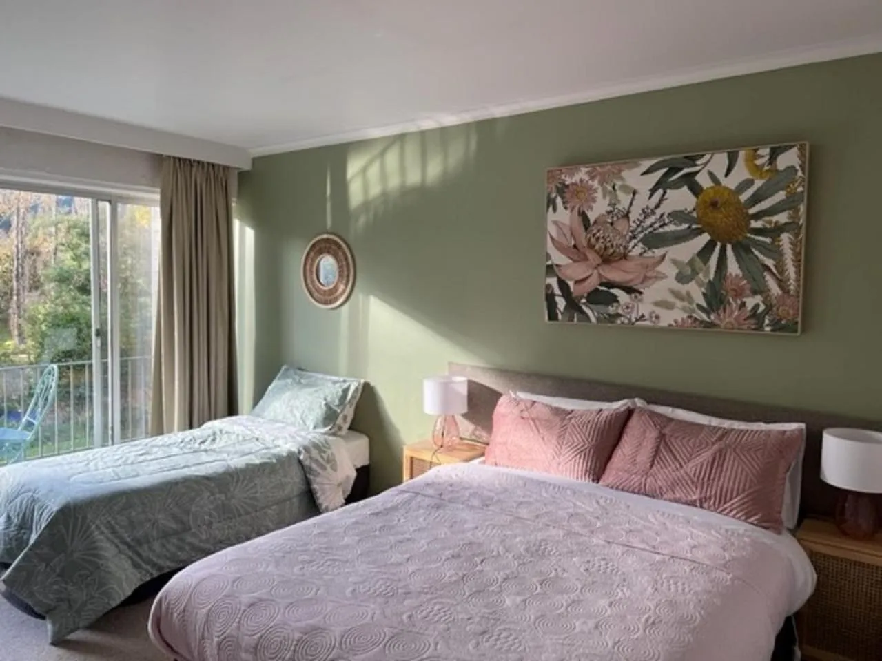 Bedroom, Bed in Riverbank Park MOTEL