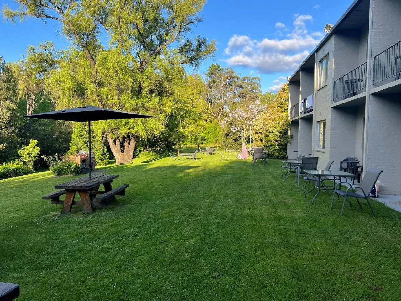 Garden in Riverbank Park MOTEL