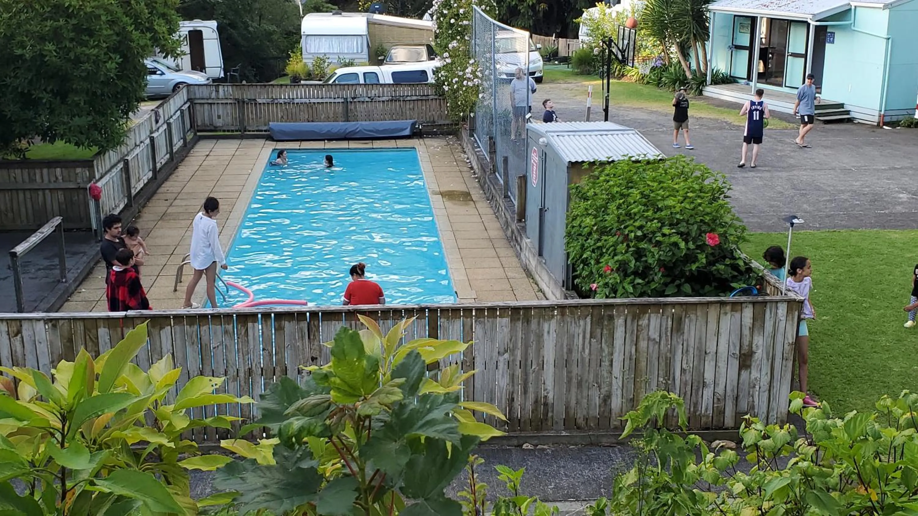 Swimming pool in Dickson Holiday Park
