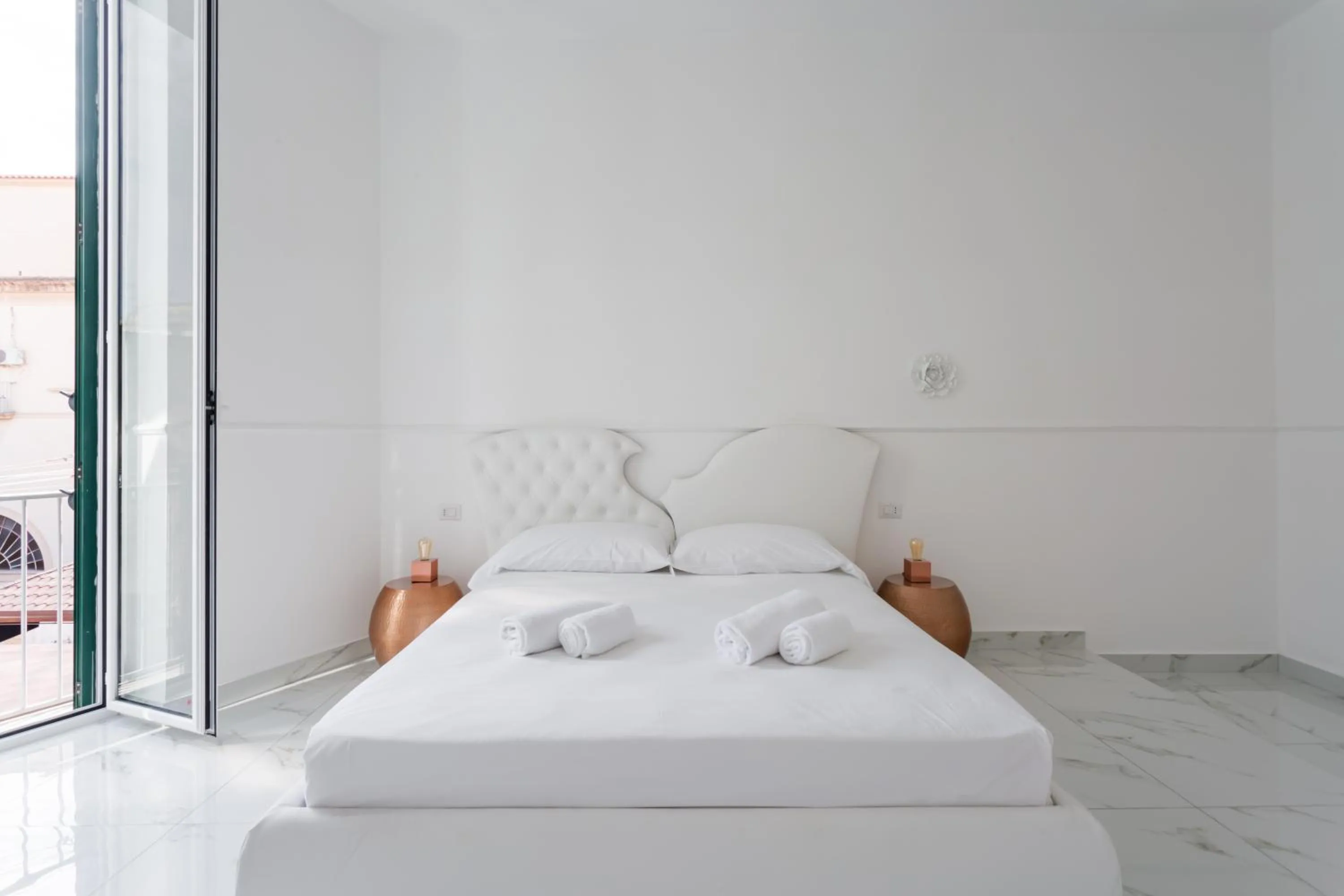 Bed in Golden Suites by Dimorra