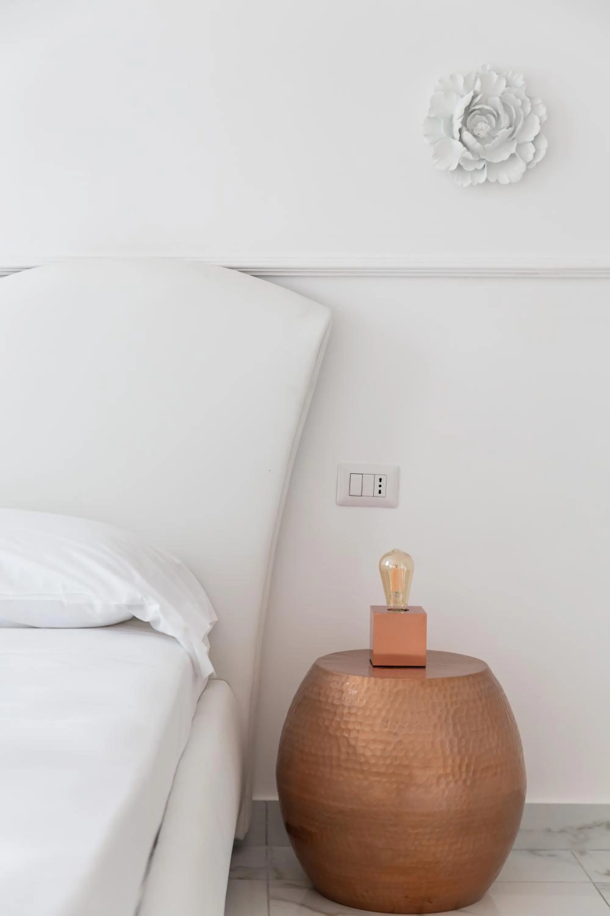 Bed in Golden Suites by Dimorra