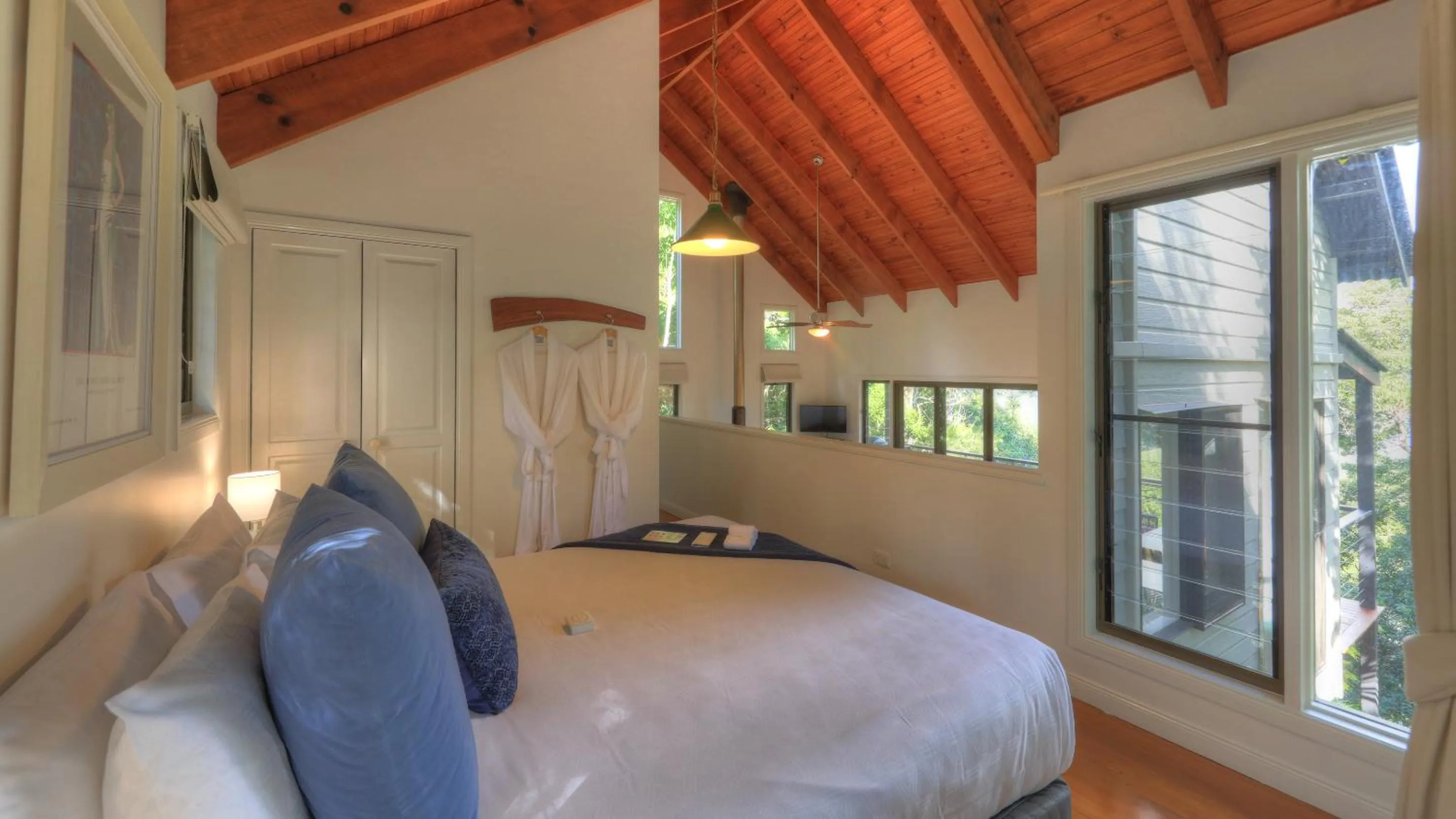 Bed in Montville Misty View Cottages