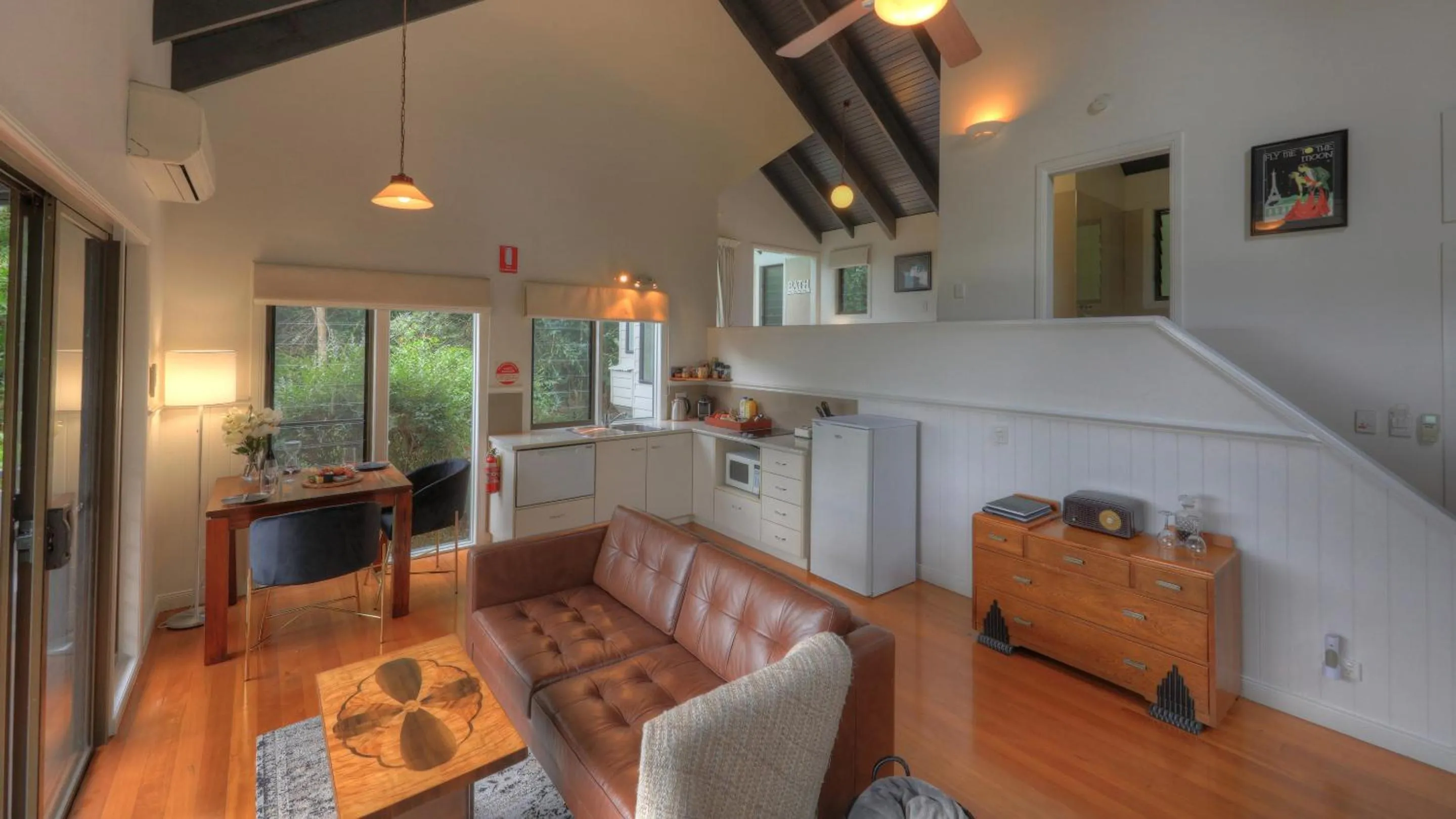 Kitchen or kitchenette in Montville Misty View Cottages