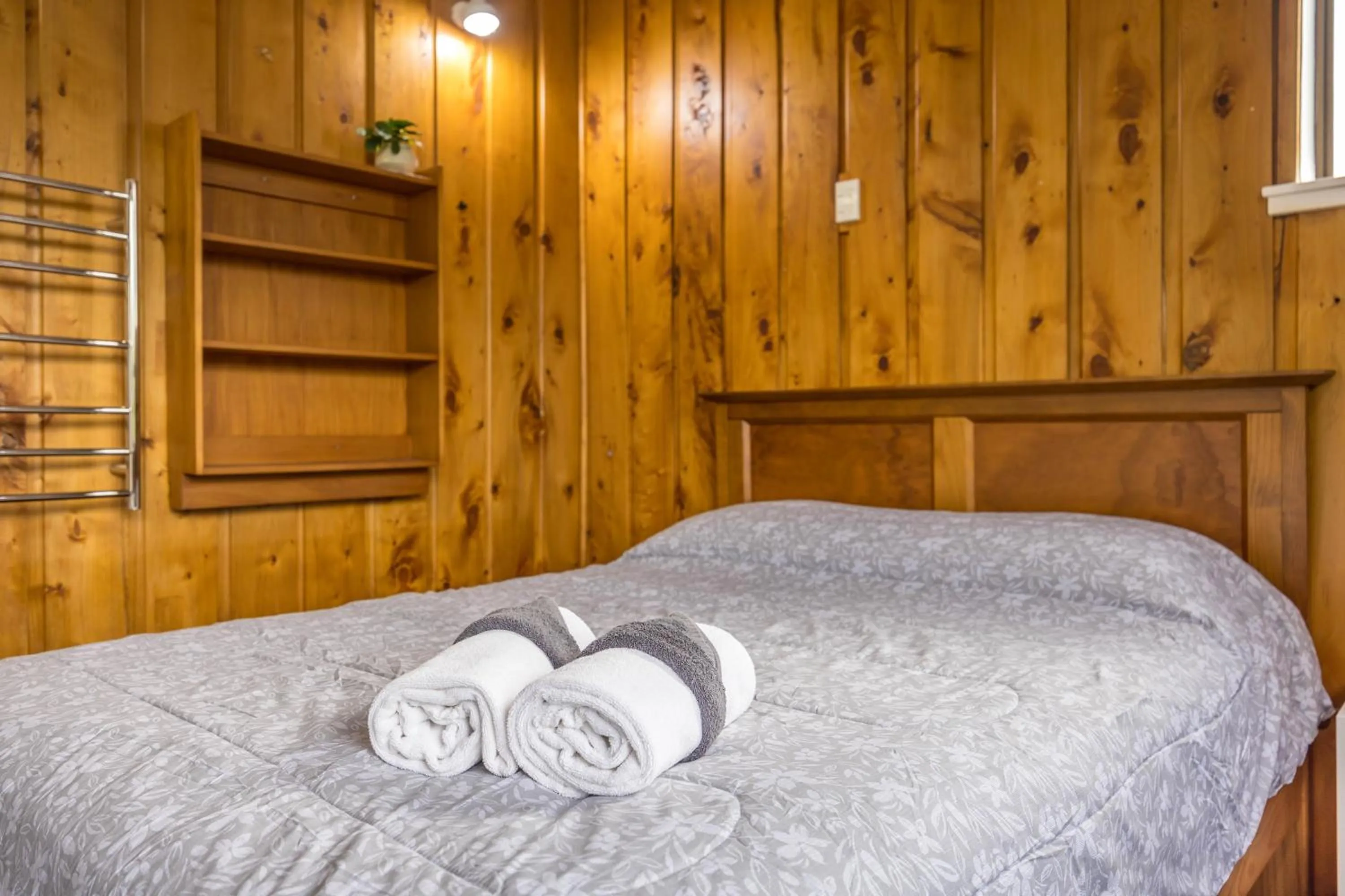 Bed in Sun Valley Motel