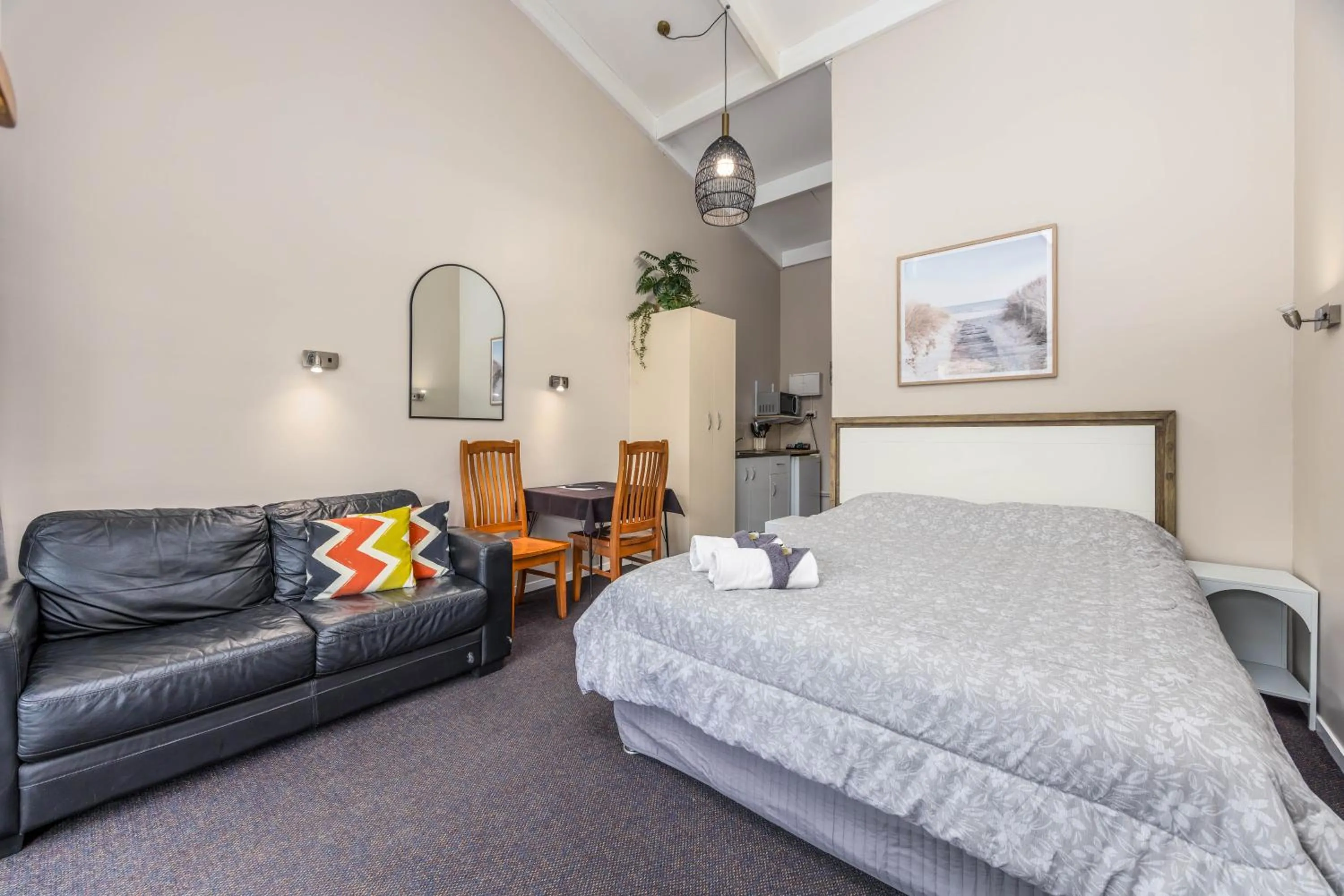 Bed in Sun Valley Motel