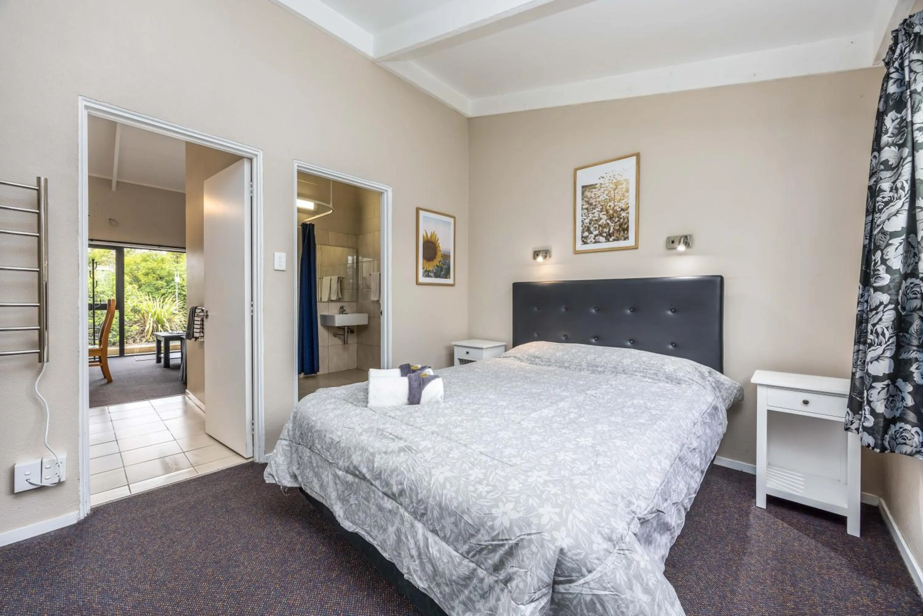 Bed in Sun Valley Motel