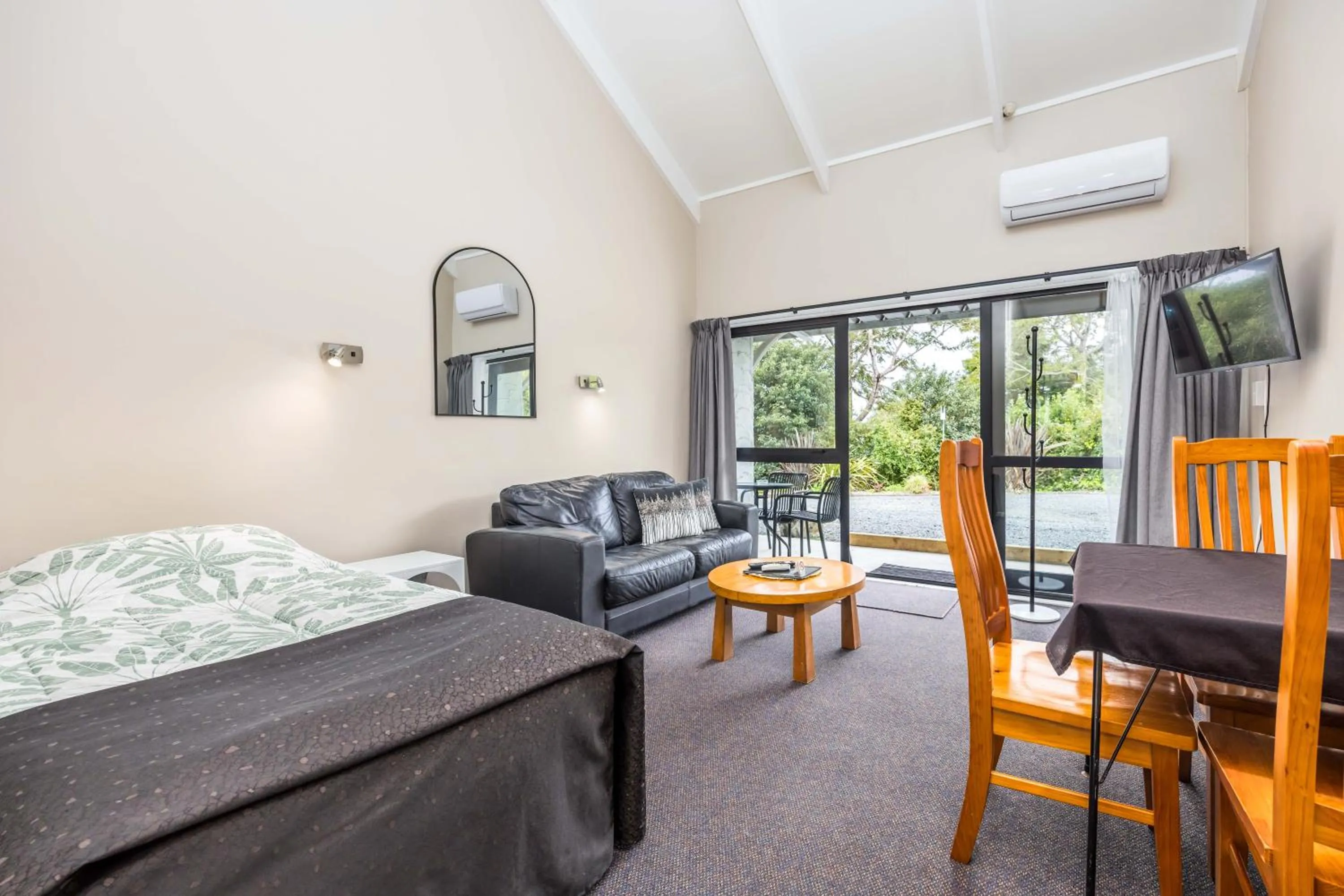 Bed in Sun Valley Motel