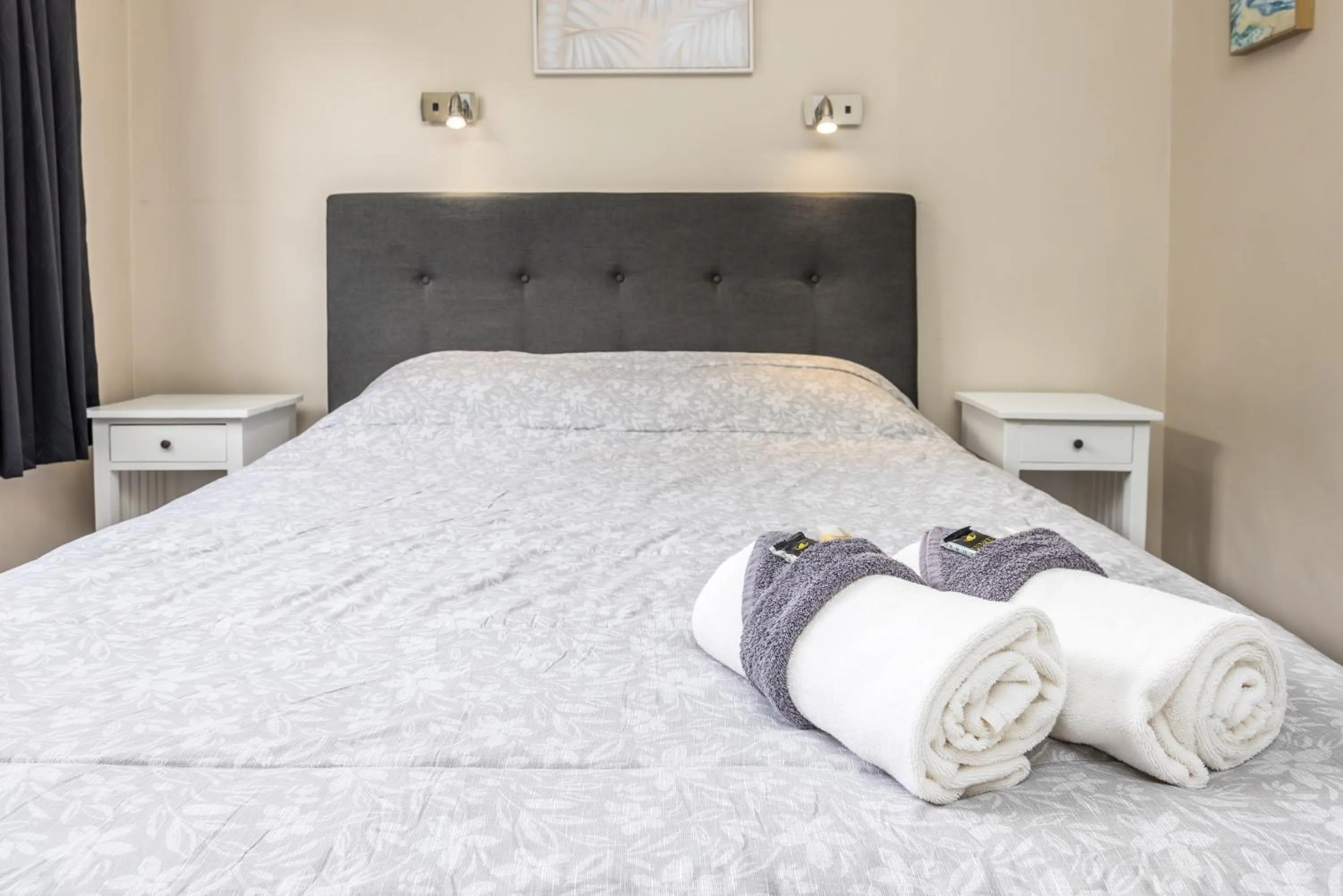 Bed in Sun Valley Motel