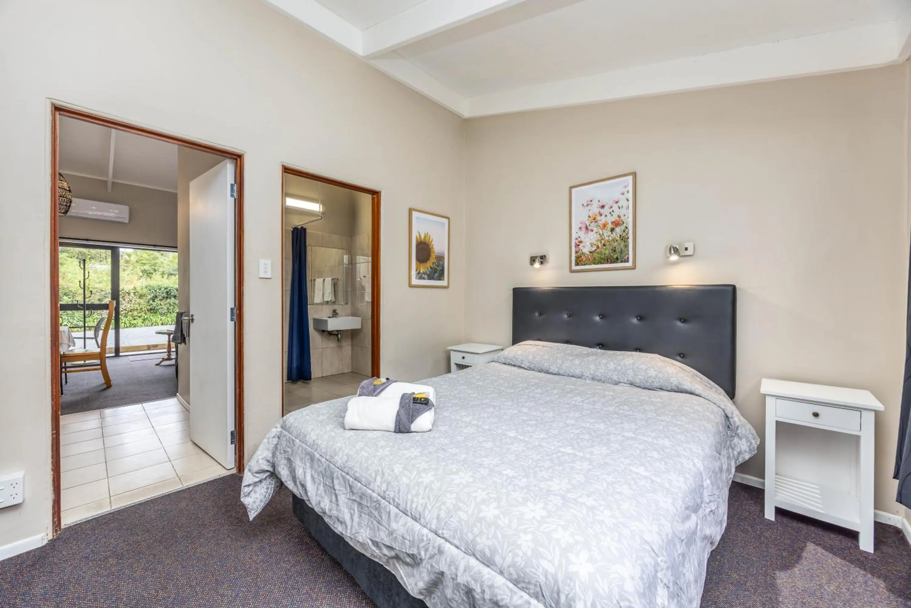 Bed in Sun Valley Motel