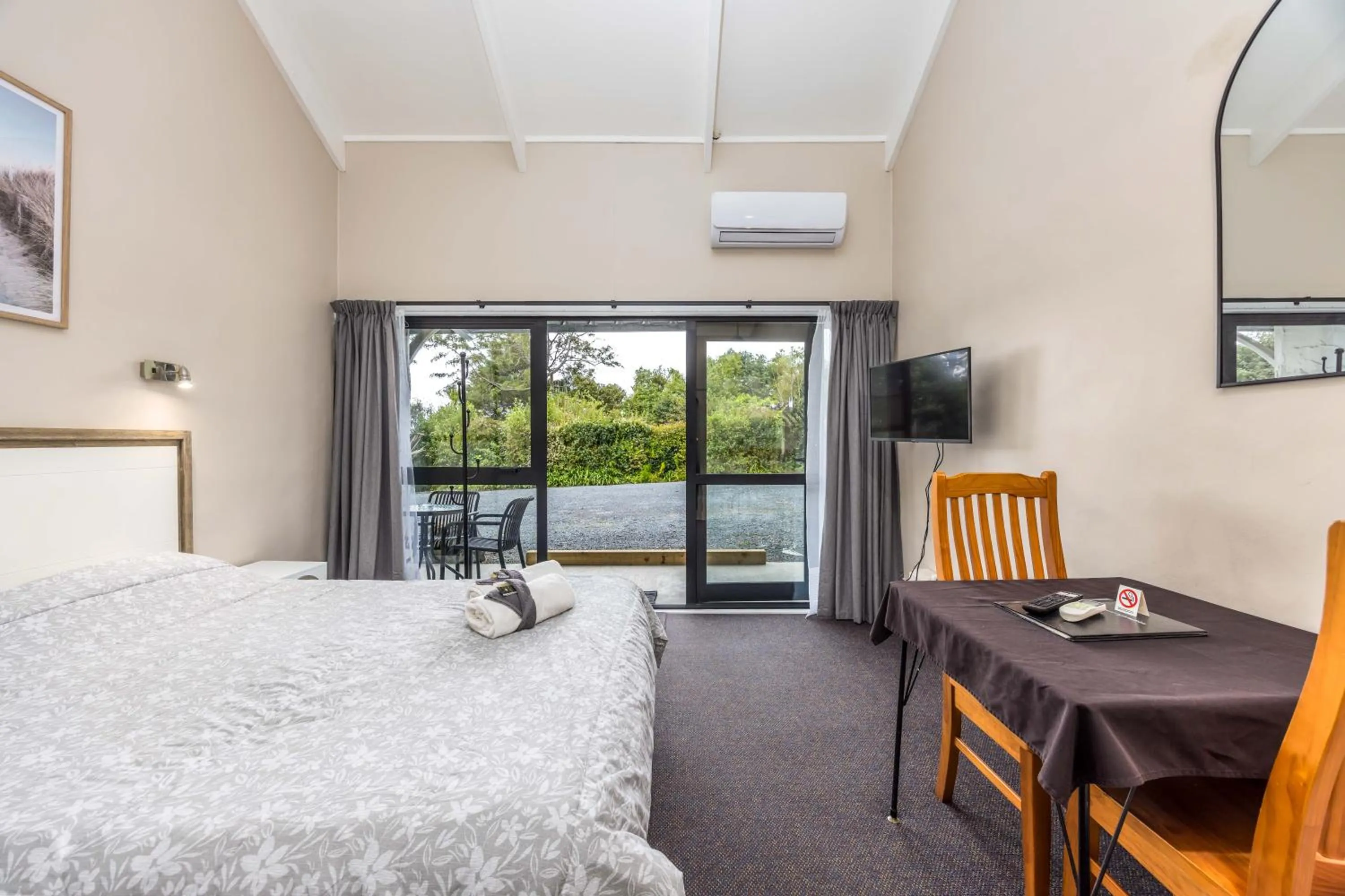 Bed in Sun Valley Motel