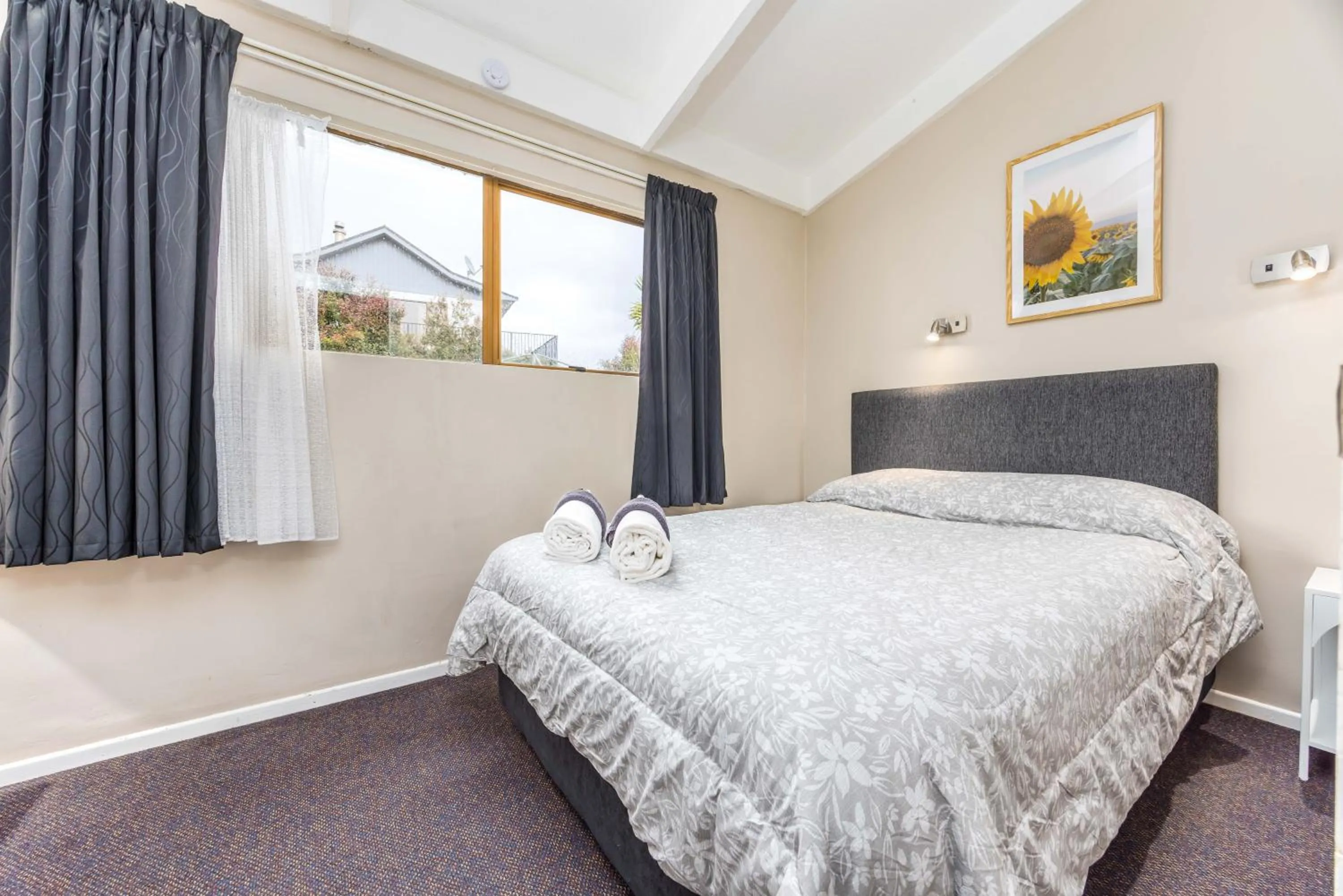 Bed in Sun Valley Motel