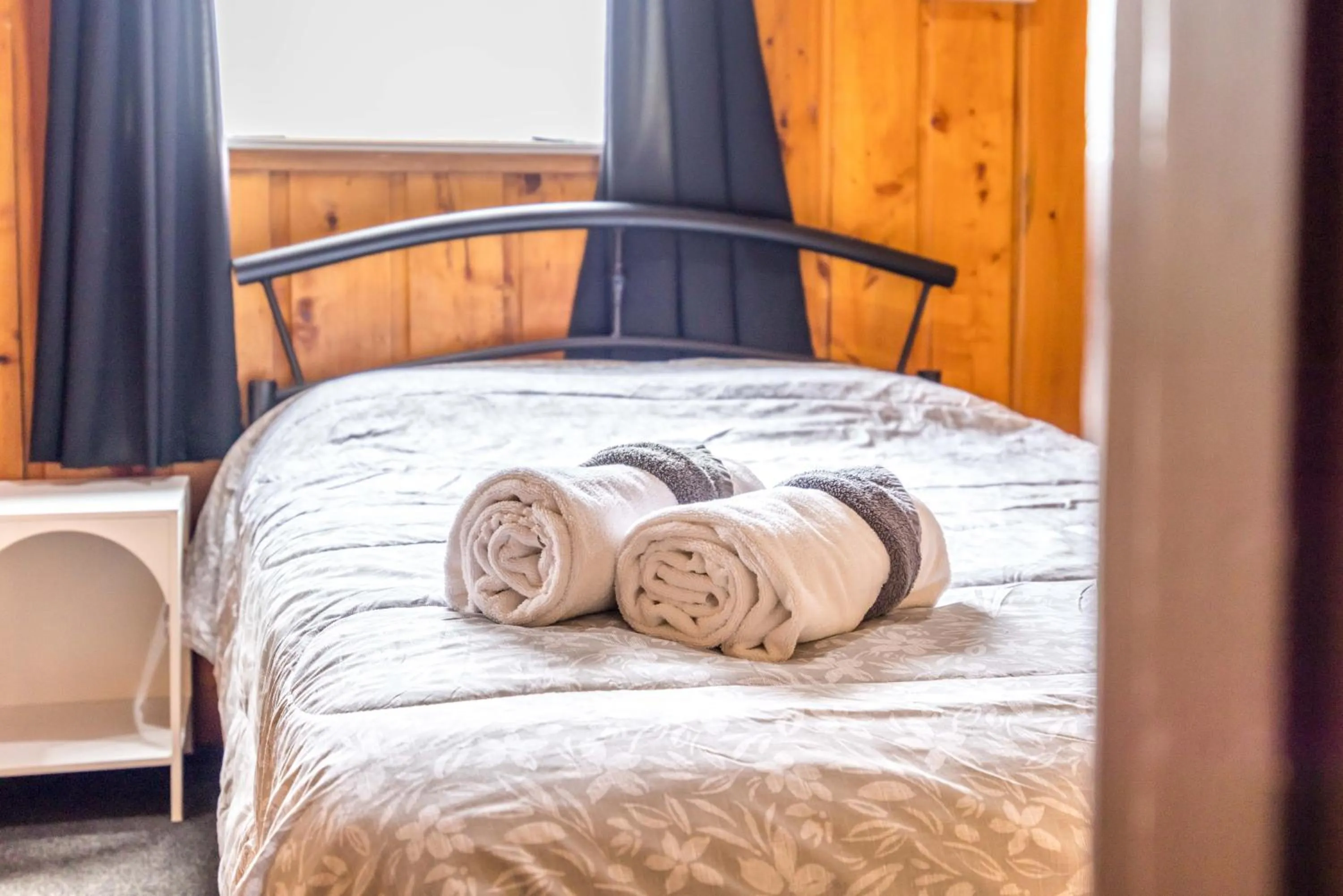 Bed in Sun Valley Motel