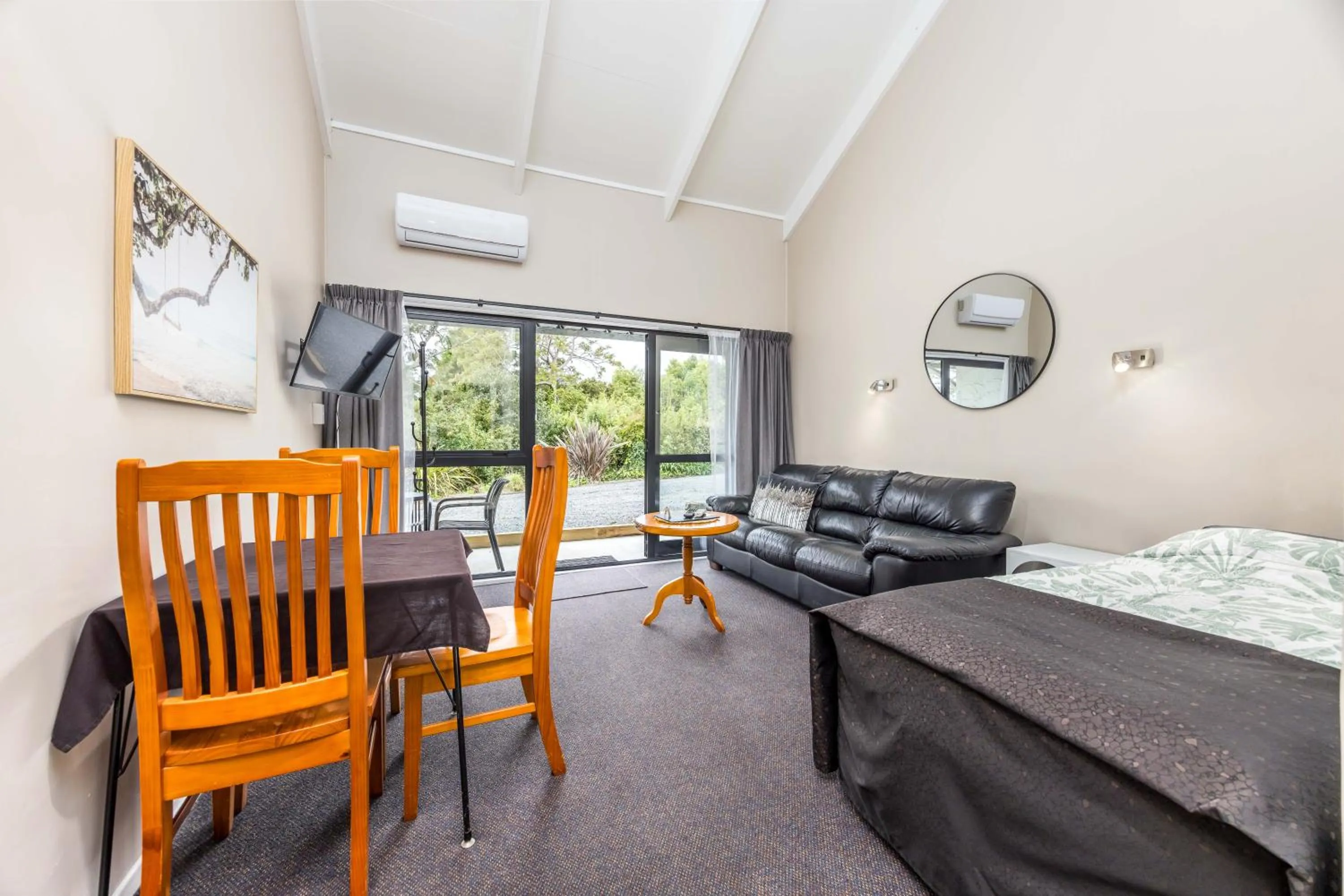 Bed in Sun Valley Motel